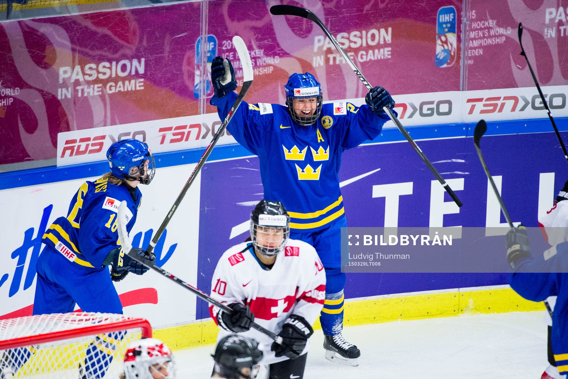 Sveriges Erika Grahm jublar
