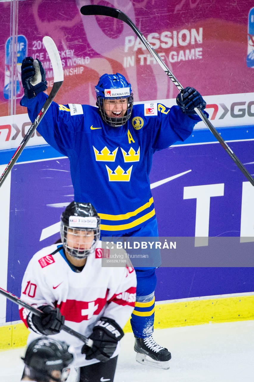 Sveriges Erika Grahm jublar