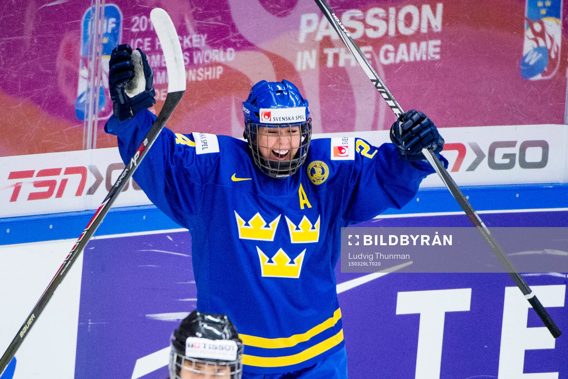 Sveriges Erika Grahm jublar