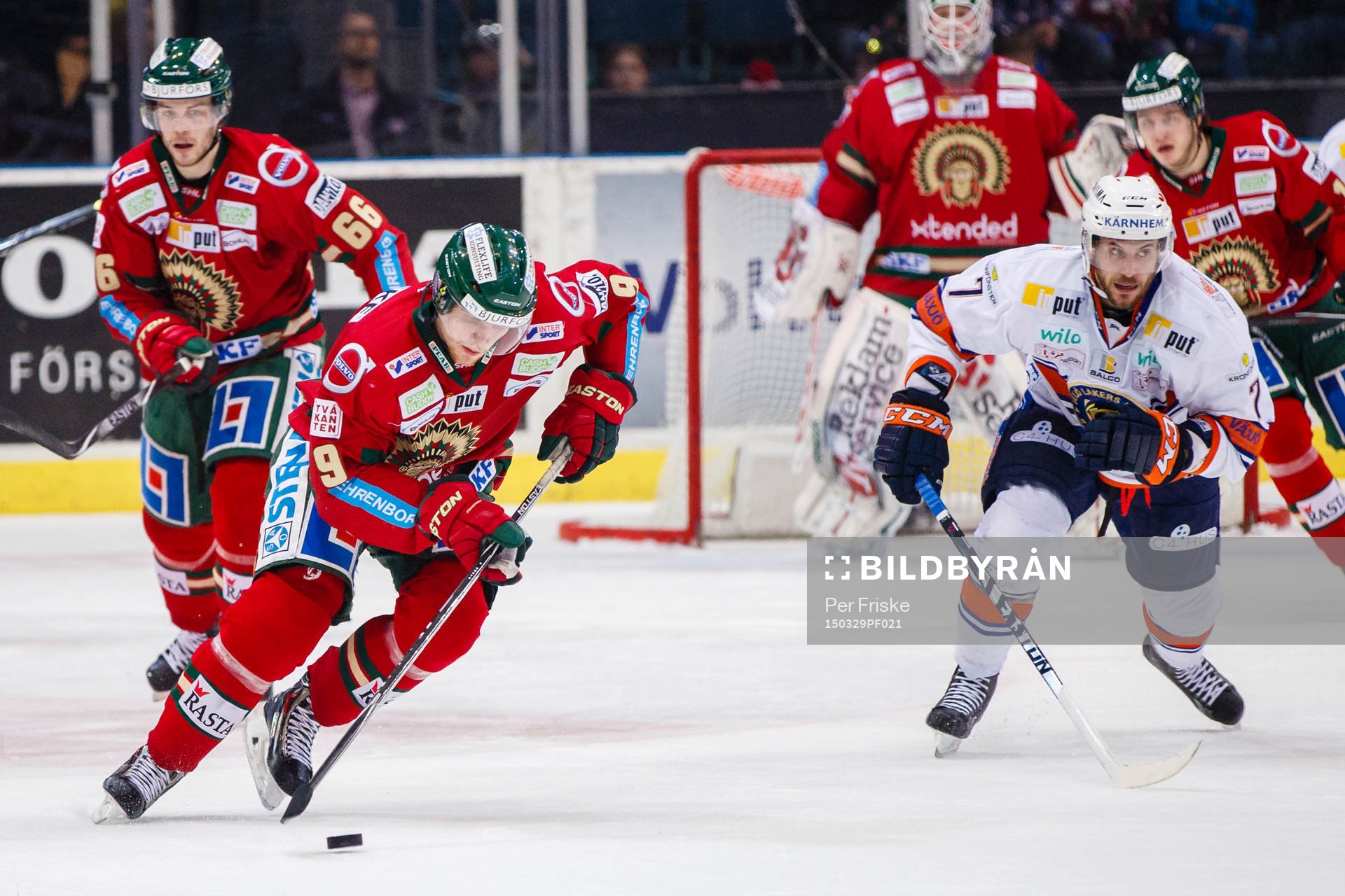 Frölundas Max Görtz med pucken