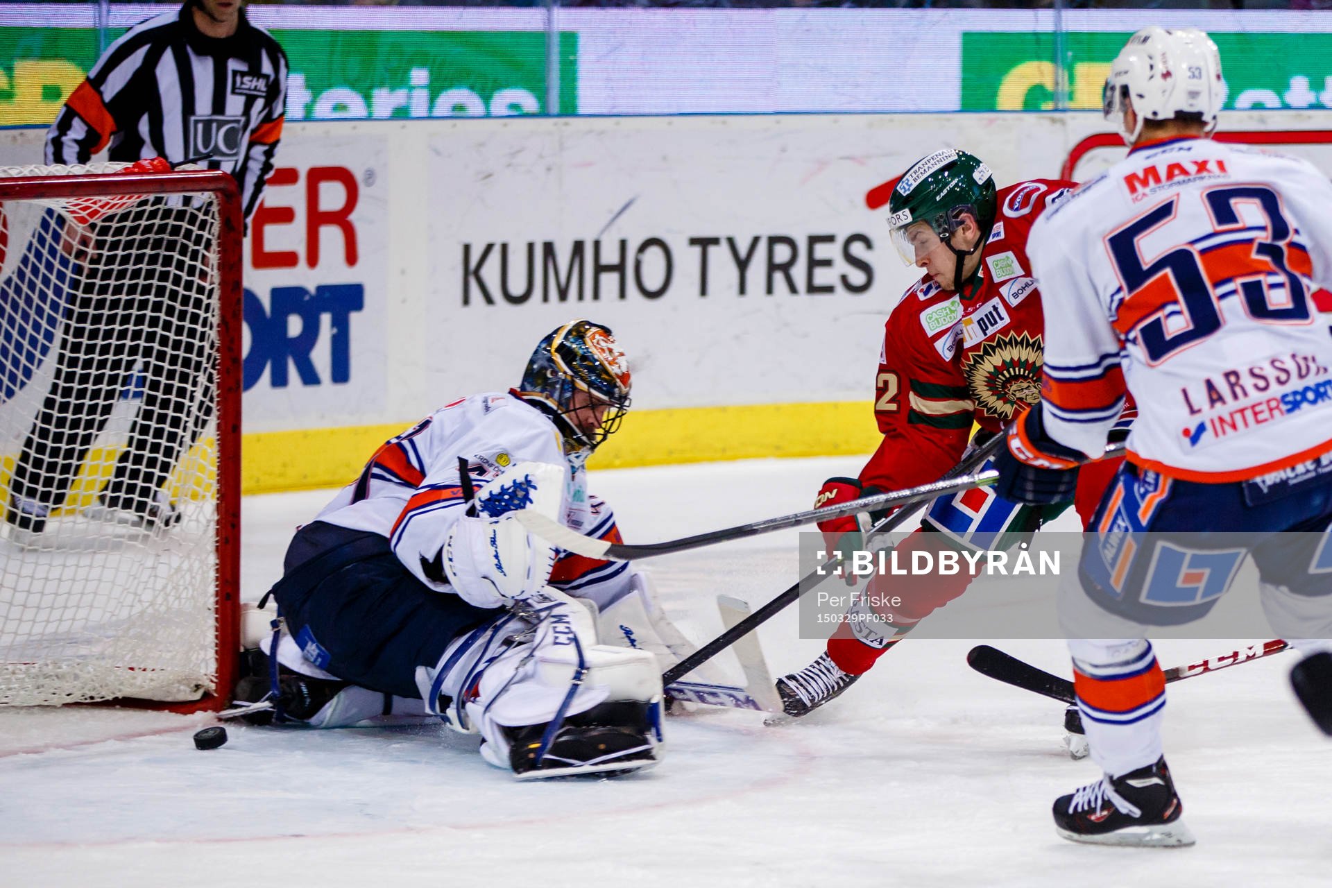 Frölundas Lukas Bengtsson gör 2-1 bakom Växjös målvakt