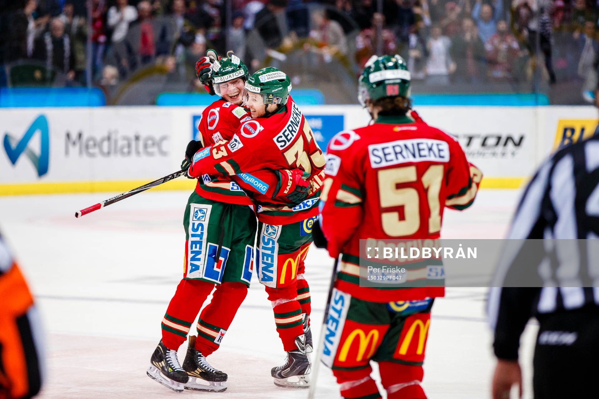 Frölundas Artturi Lehkonen och Elias Fälth jublar