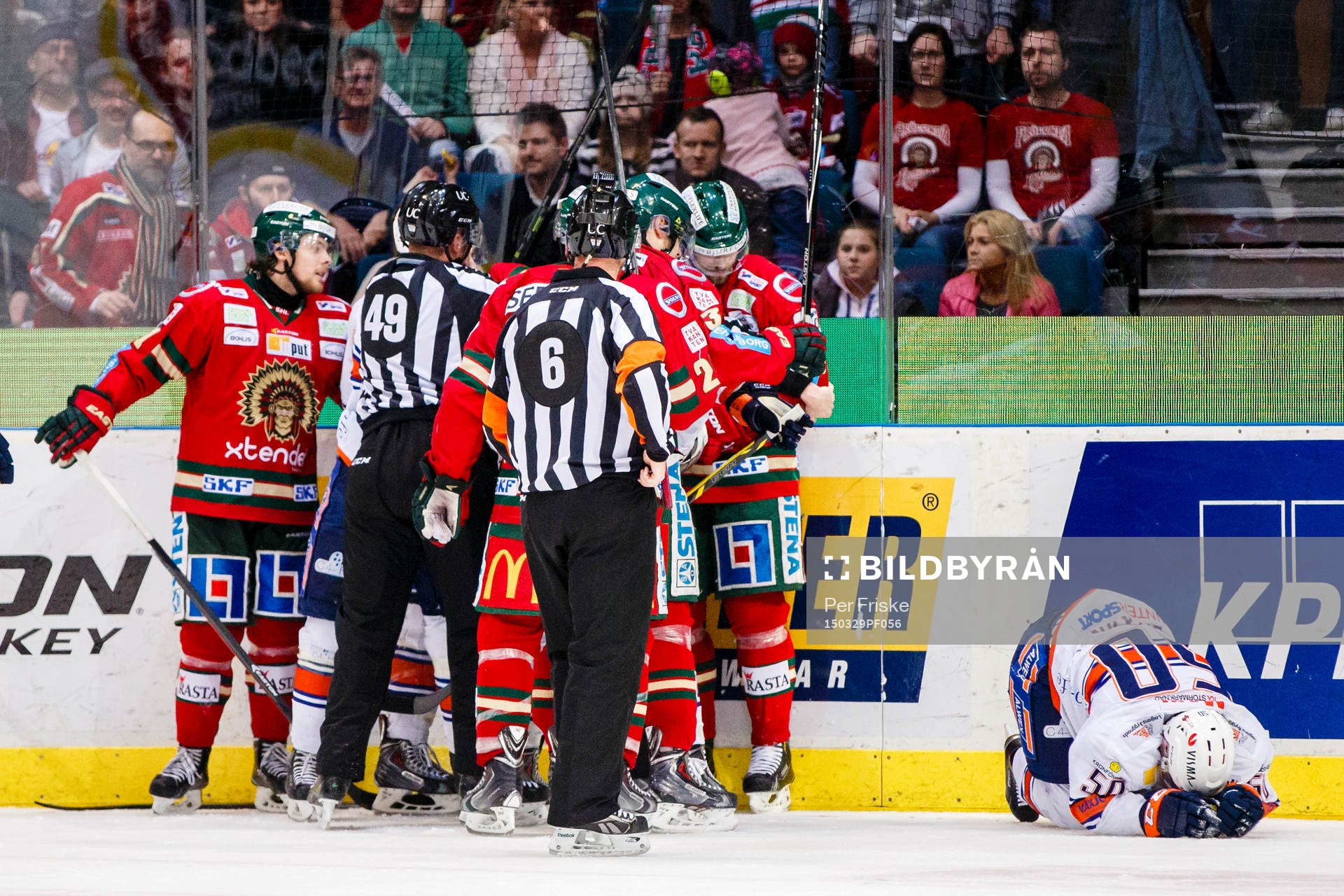Växjös Erik Josefsson ligger på isen