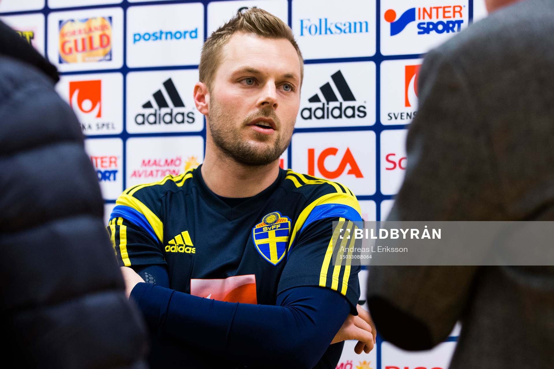 Sveriges Sebastian Larsson deltar i en pressträff