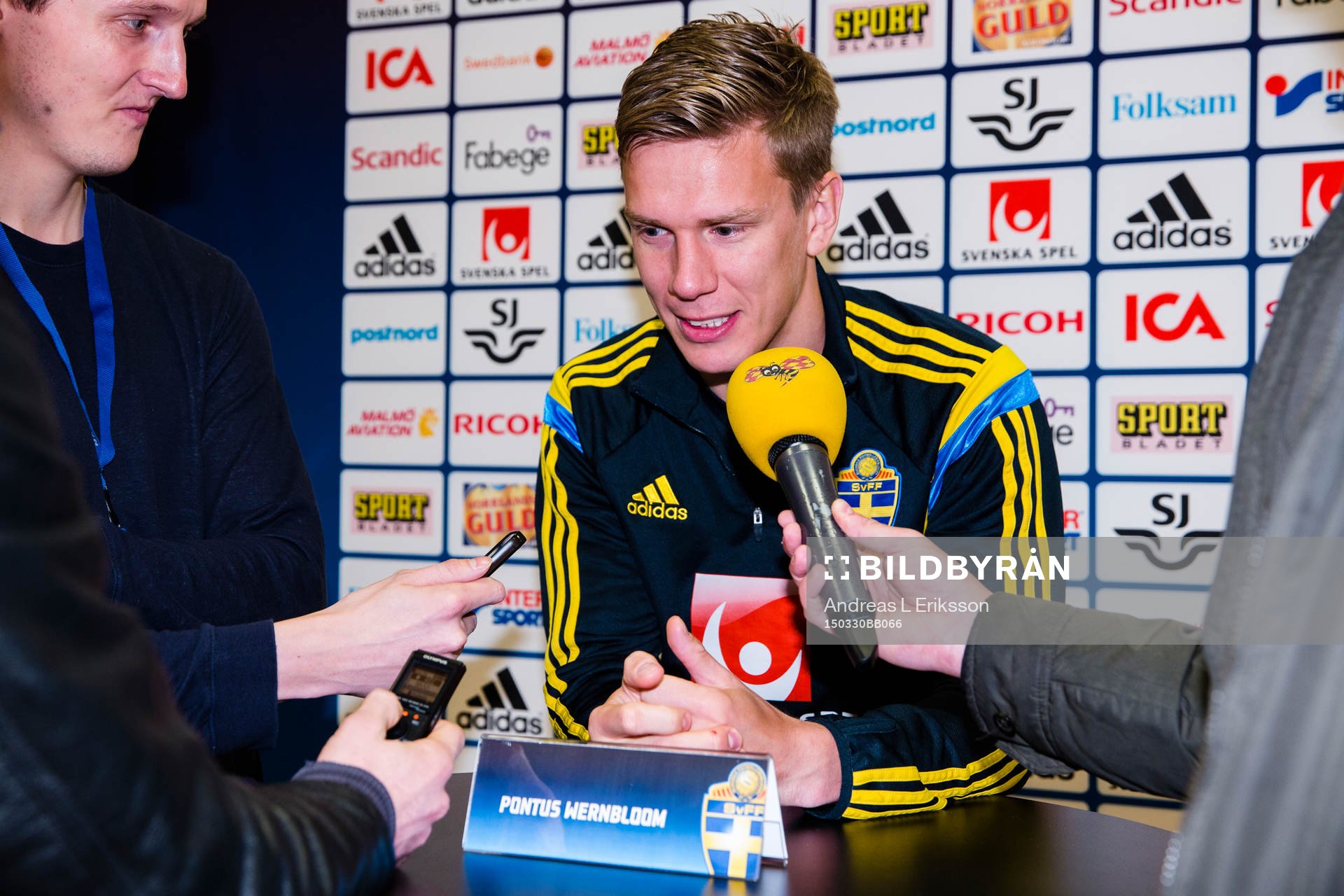 Sveriges Pontus Wernbloom deltar i en pressträff
