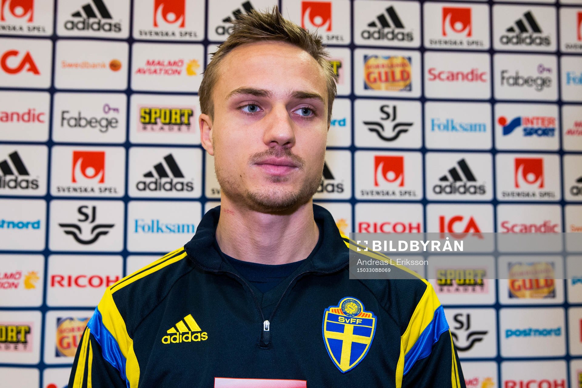 Sveriges Pierre Bengtsson deltar i en pressträff