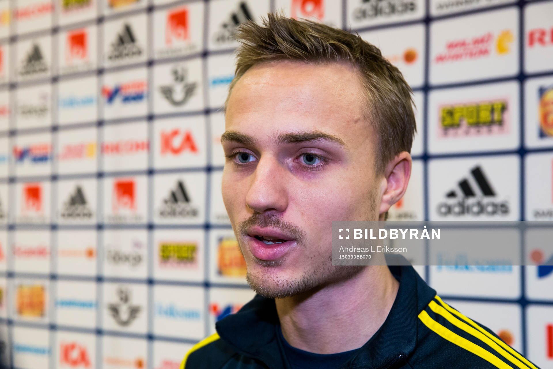 Sveriges Pierre Bengtsson deltar i en pressträff