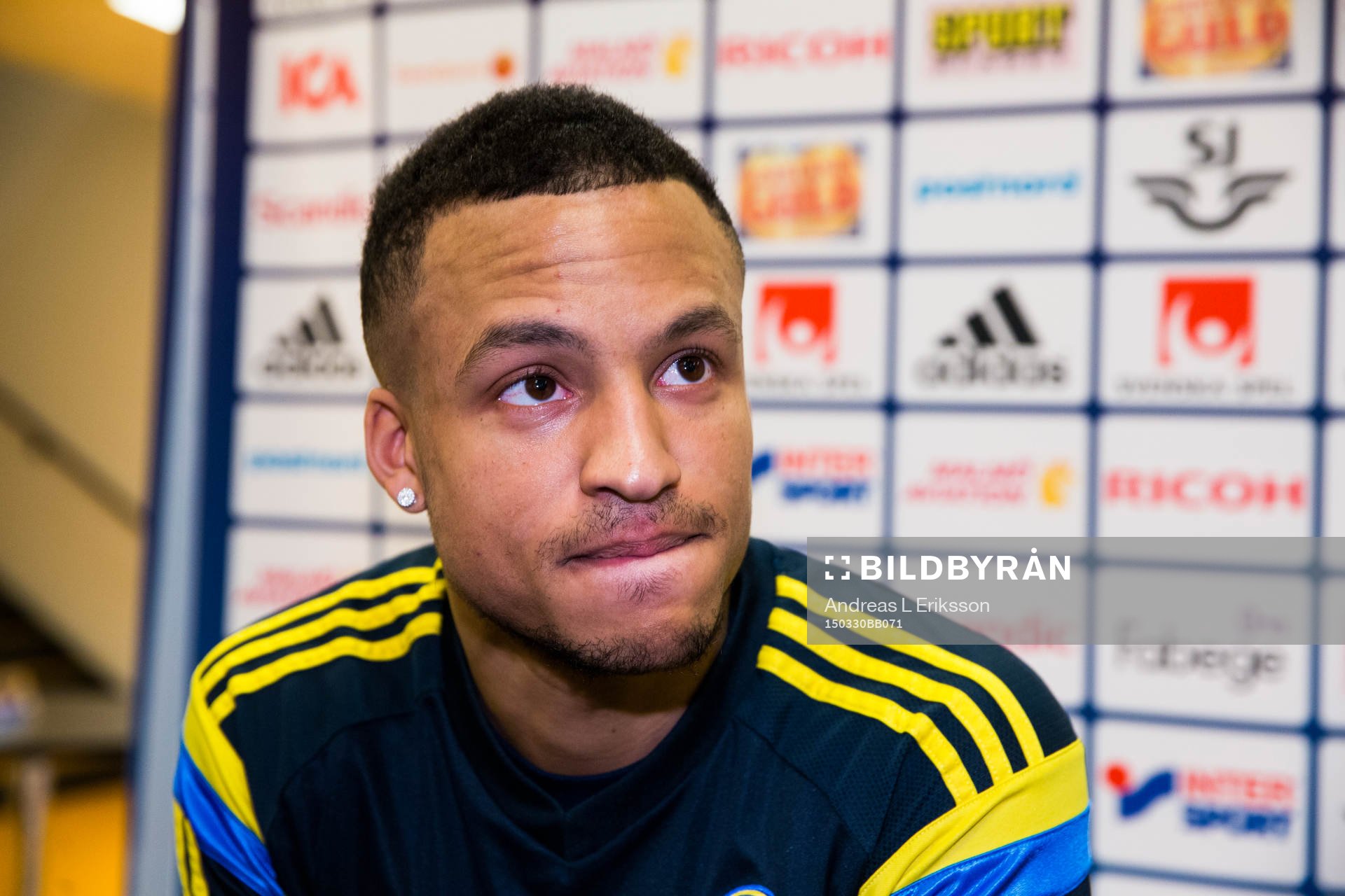 Sveriges Martin Olsson deltar i en pressträff