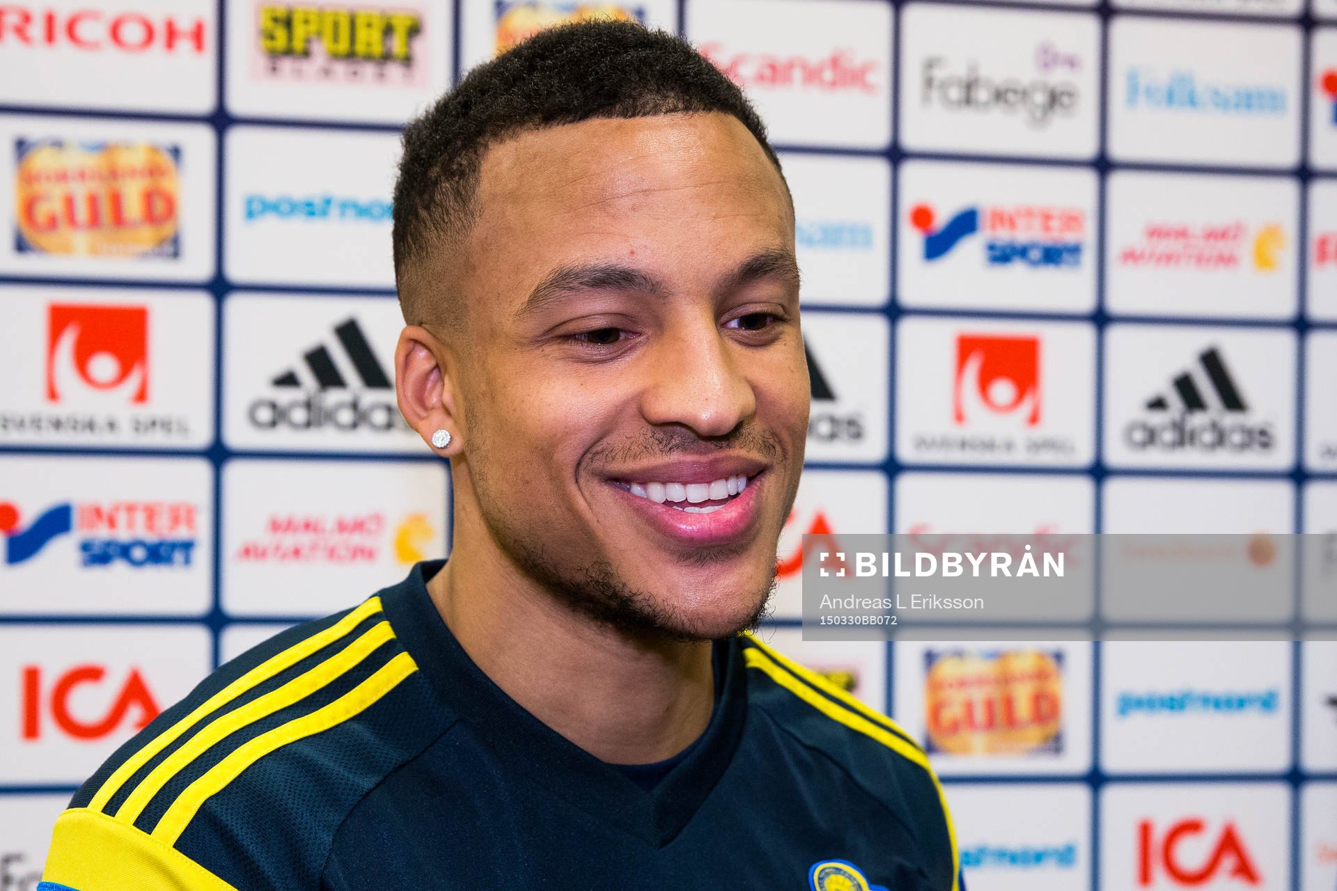 Sveriges Martin Olsson deltar i en pressträff