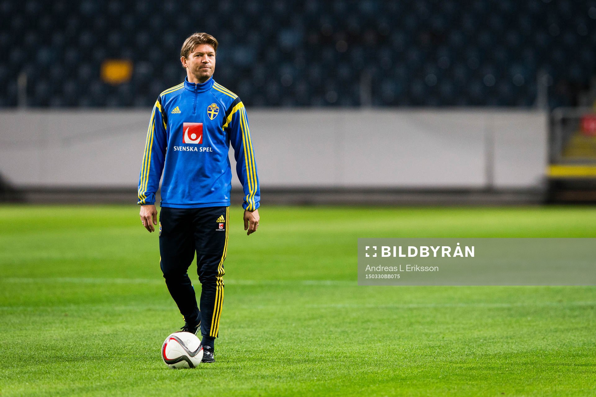 Sveriges players manager Marcus Allbäck