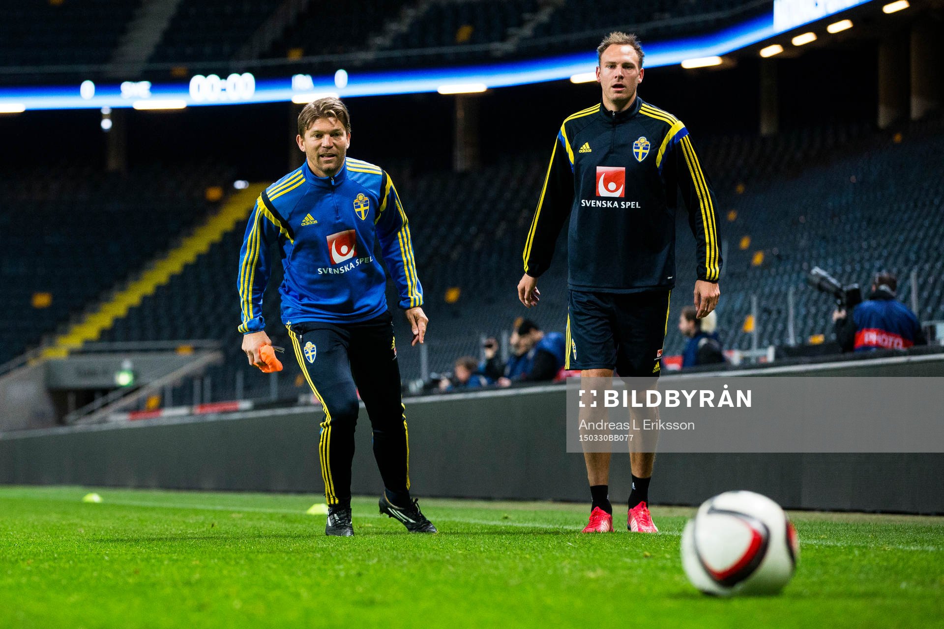 Sveriges players manager Marcus Allbäck och Andreas