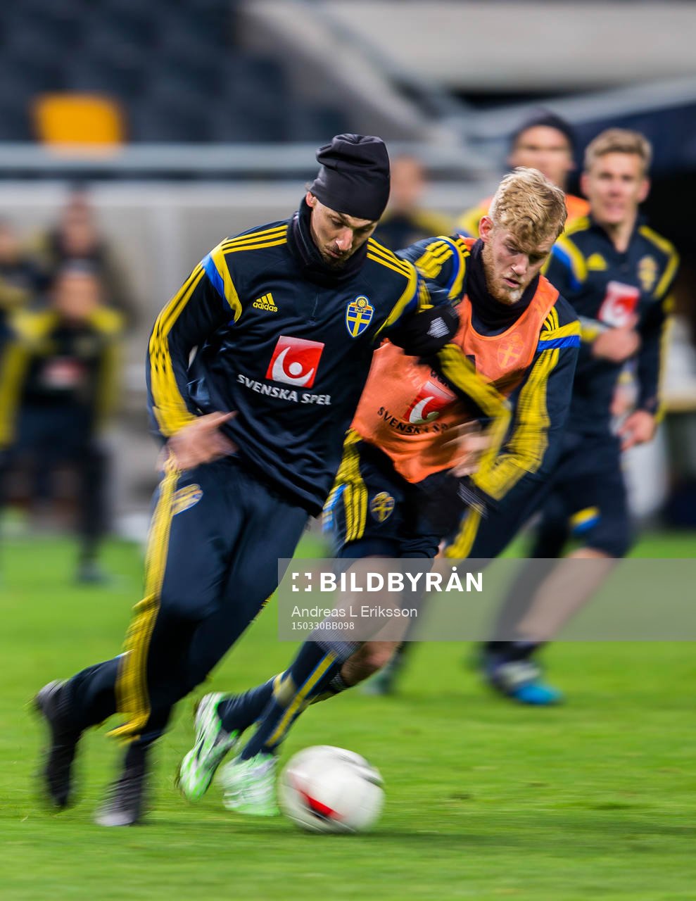 Sveriges Zlatan Ibrahimovic och Filip Helander