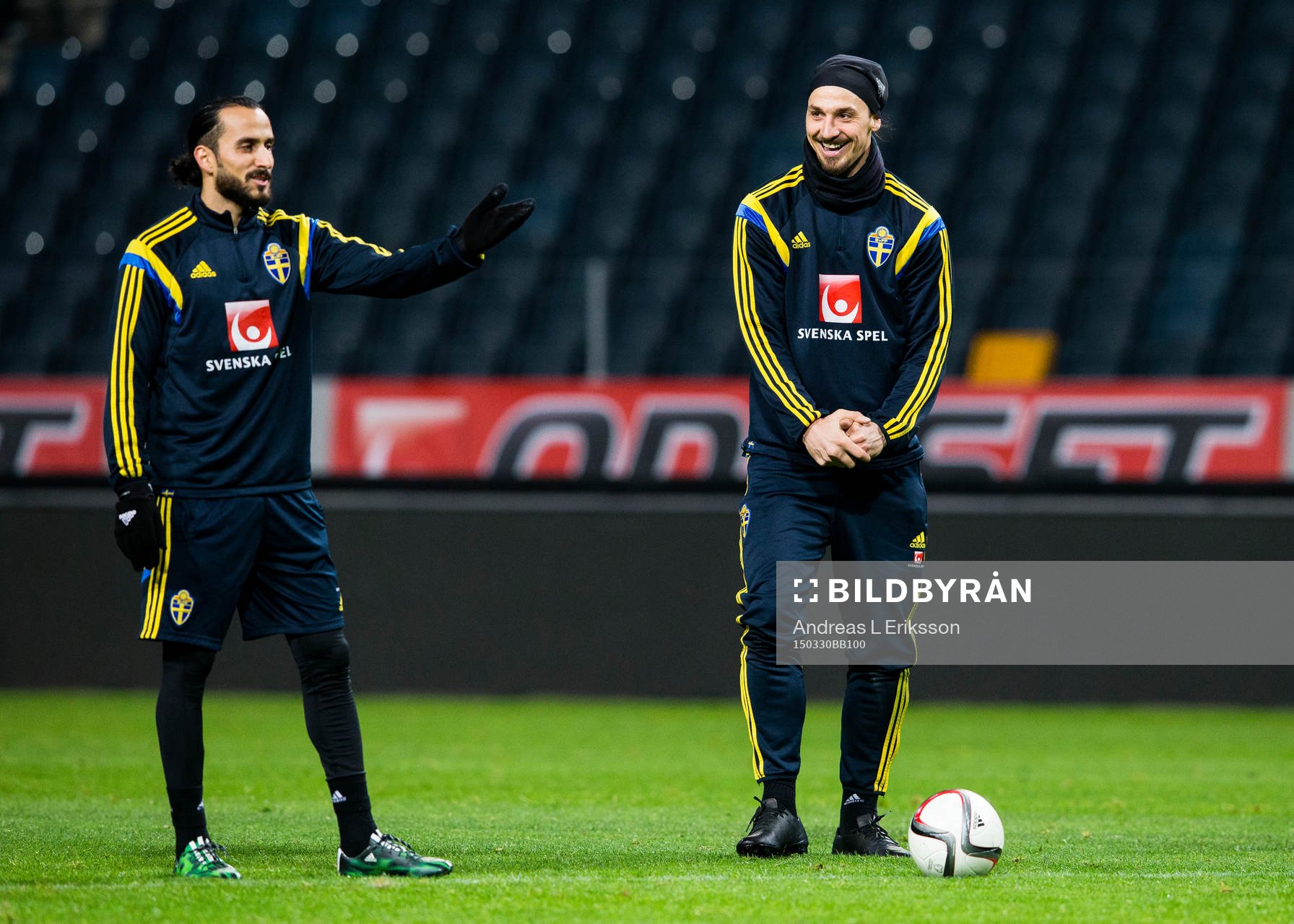 Sveriges Erkan Zengin och Zlatan Ibrahimovic