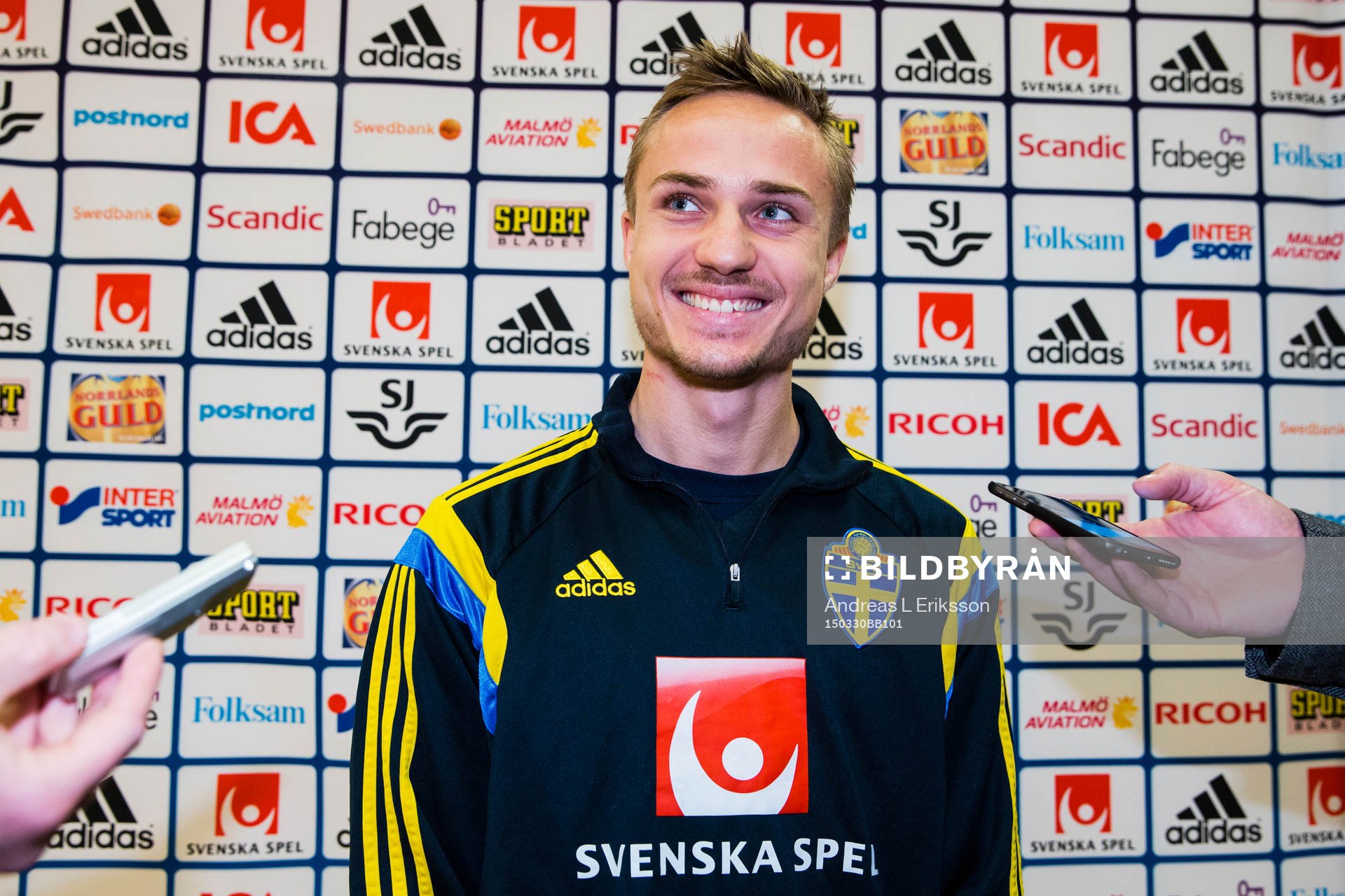 Sveriges Pierre Bengtsson deltar i en pressträff