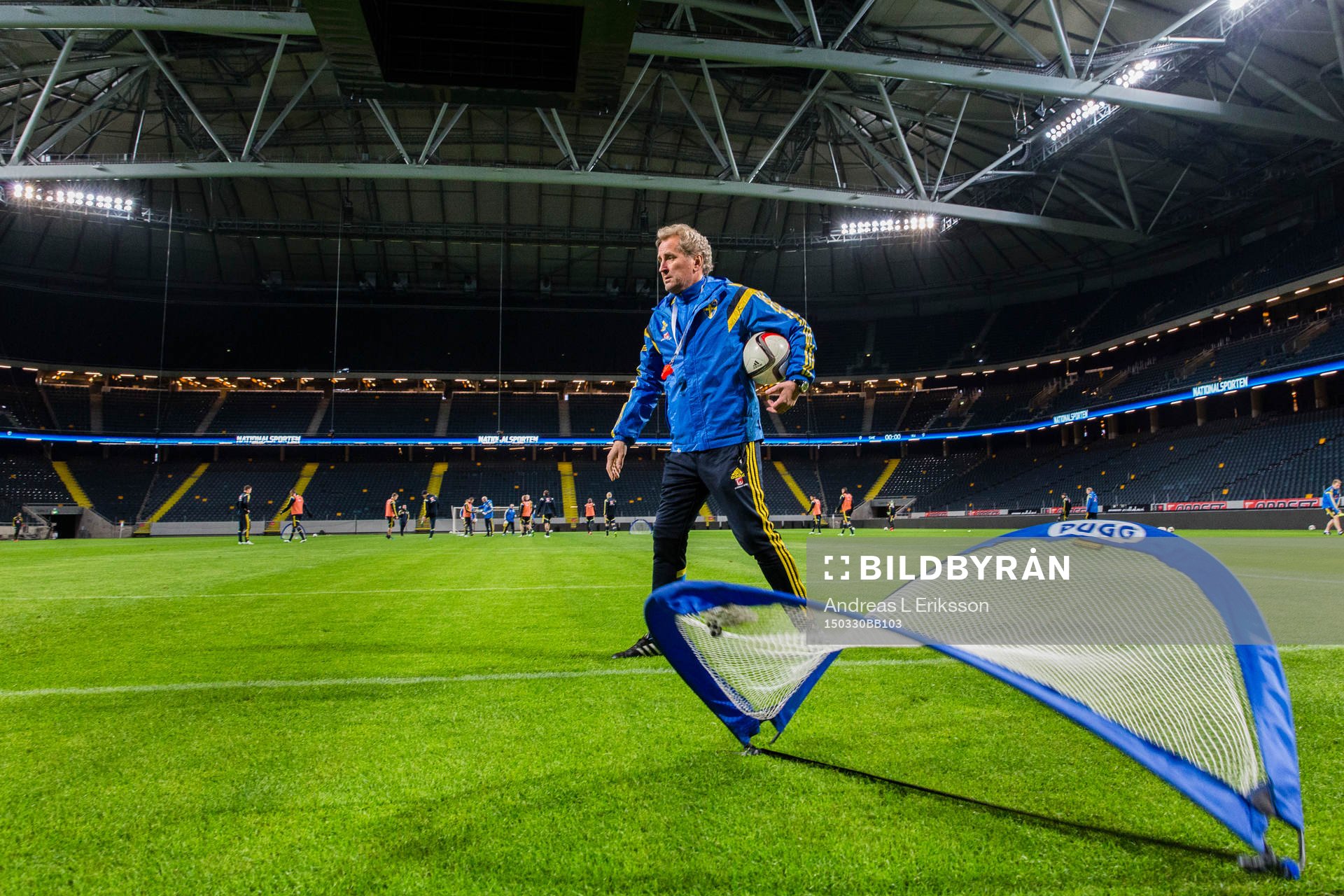 Sveriges förbundskapten Erik Hamrén under träningen med svenska fotbollslandslaget den 30 mars 2015 i Stockholm. 