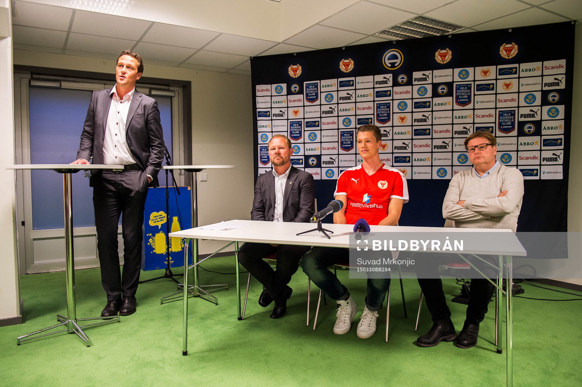 Kalmar FF:s Klubbchef Svante Samuelsson, Sportchef Thomas Andersson Borstam, Viktor Elm och tränare Peter Swärdh under en presskonferens den 30 mars 2015 i Kalmar.