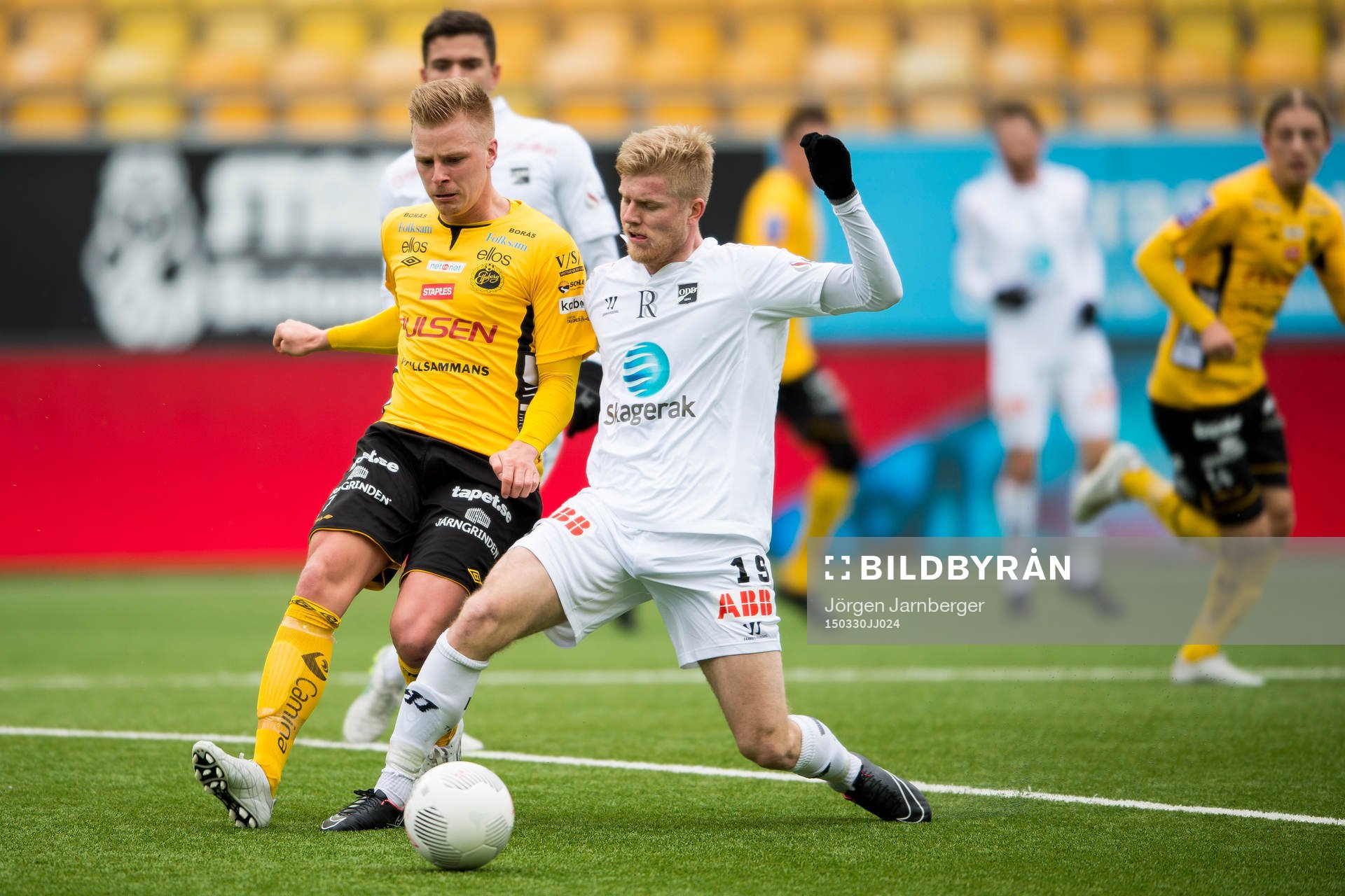 Kamp mellan ODDs Emil Jonassen och Elfsborgs Per Frick