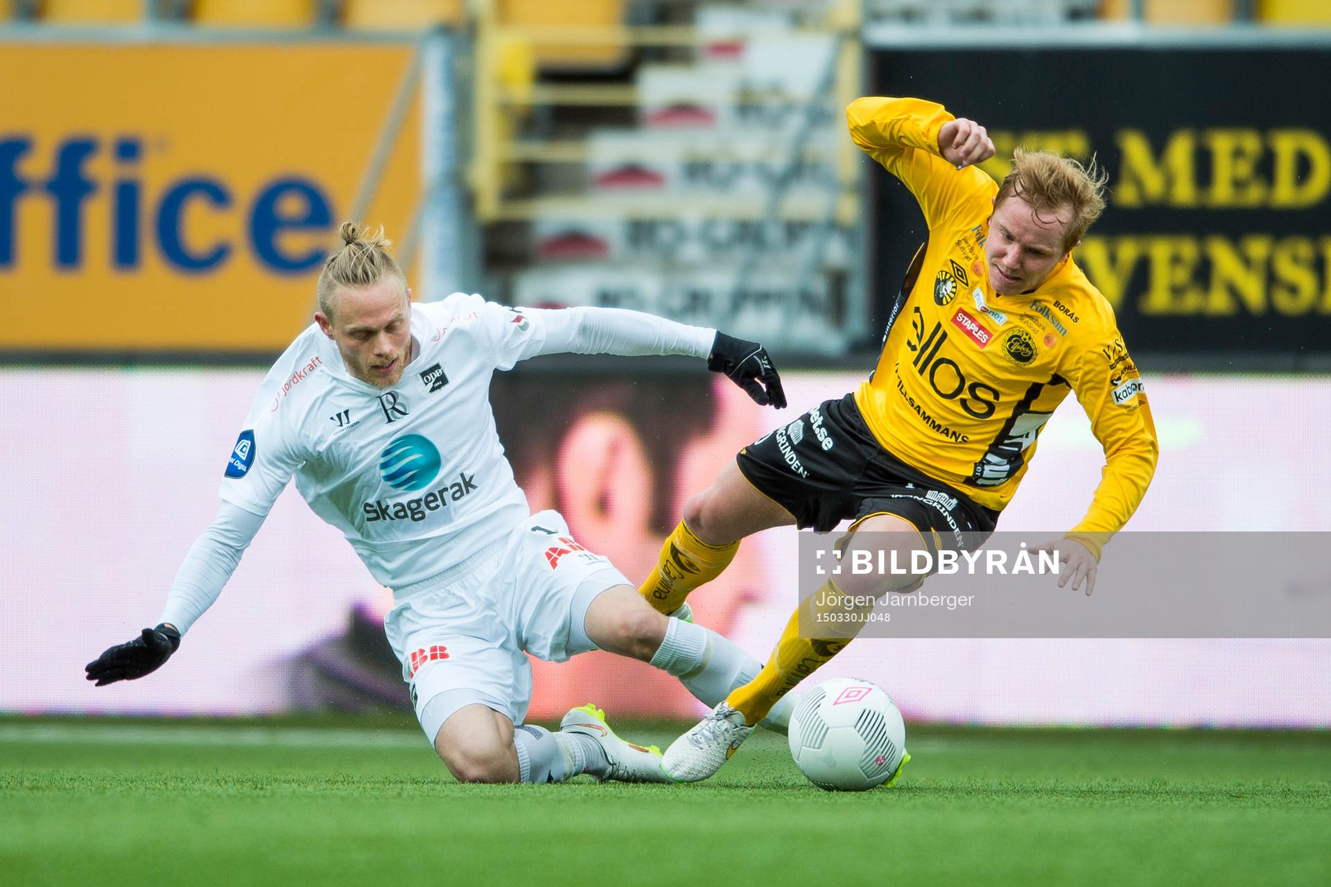 Kamp mellan Elfsborgs Simon Lundevall och ODDs Fredrik
