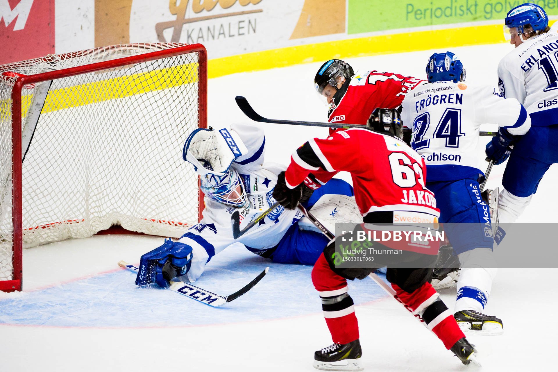 Malmö Redhawks Jens Jakobs gör det mål som sedan blir