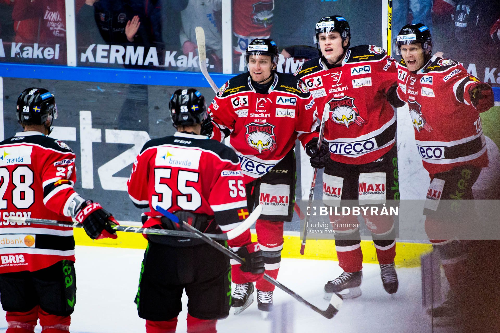 Malmö Redhawks firar 5-3 av Jens Jakobs (mitten)