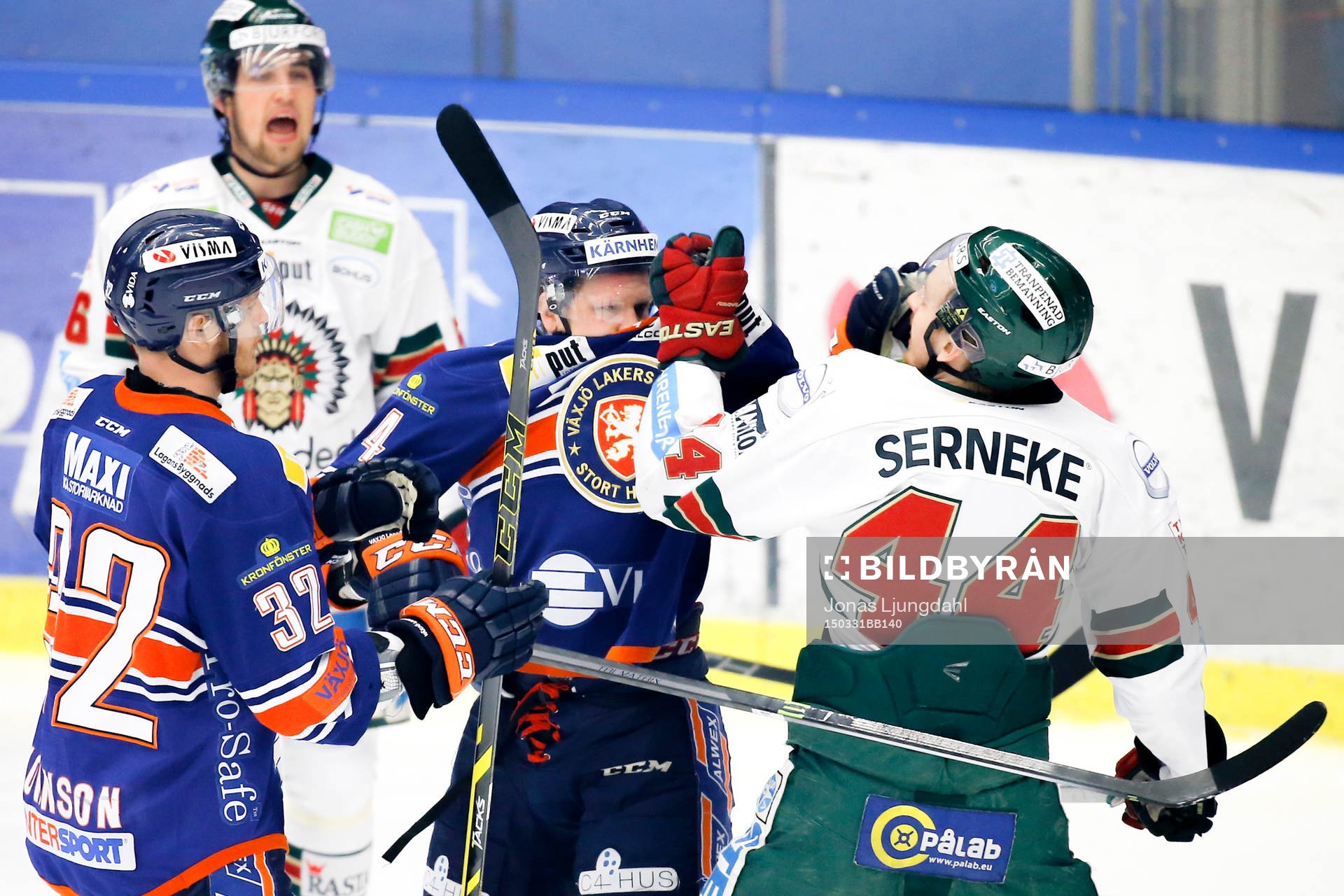 Gruff mellan Växjös Niclas Lundgren och Frölundas Pontus