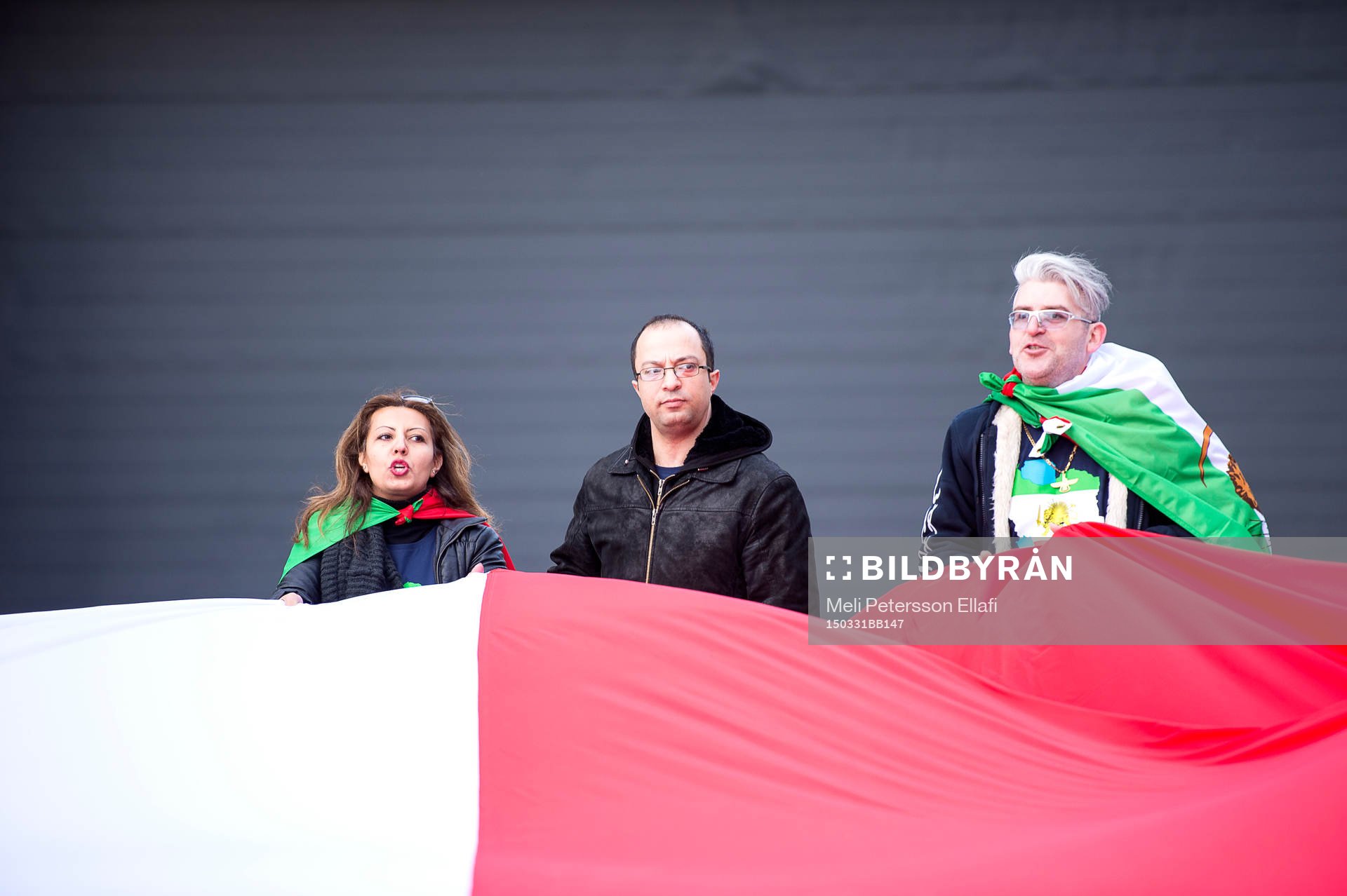 Demonstranter som demonsterar mot regimen i Iran