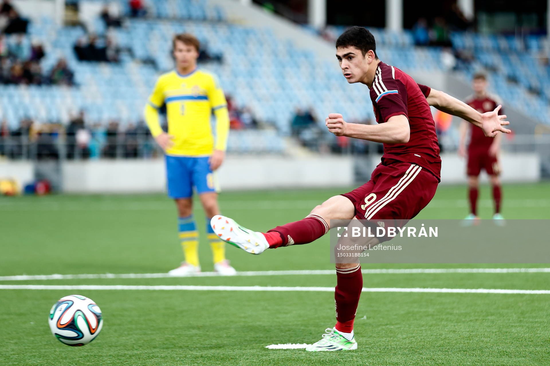 Rysslands Ramil Sheidaev gör mål och 0-2 på straff