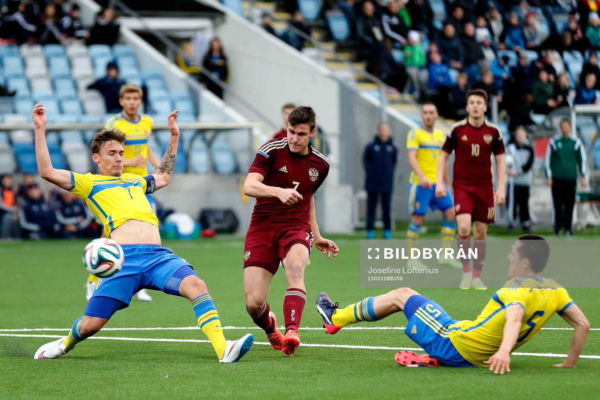 Rysslands Aleksei Gasilin gör 1-0-målet mellan Sveriges