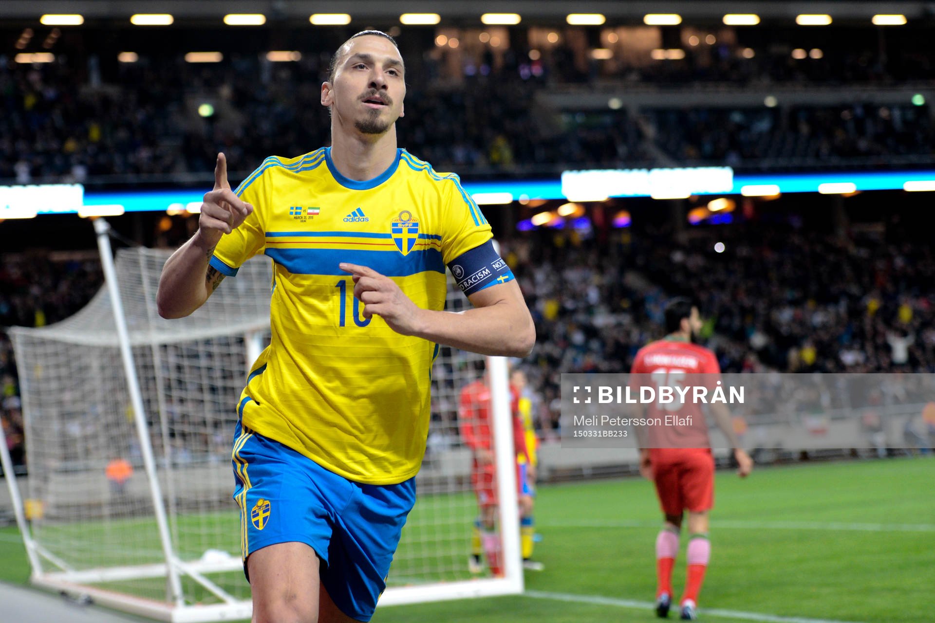 Sveriges Zlatan Ibrahimovic jublar