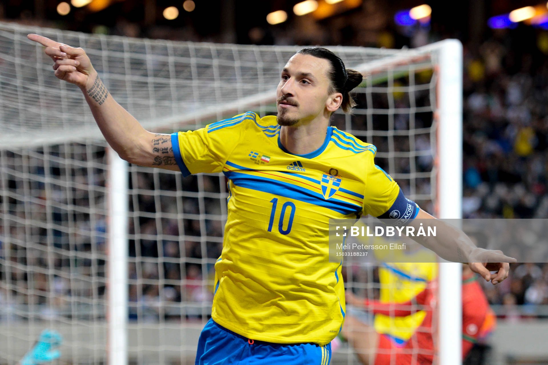 Sveriges Zlatan Ibrahimovic jublar
