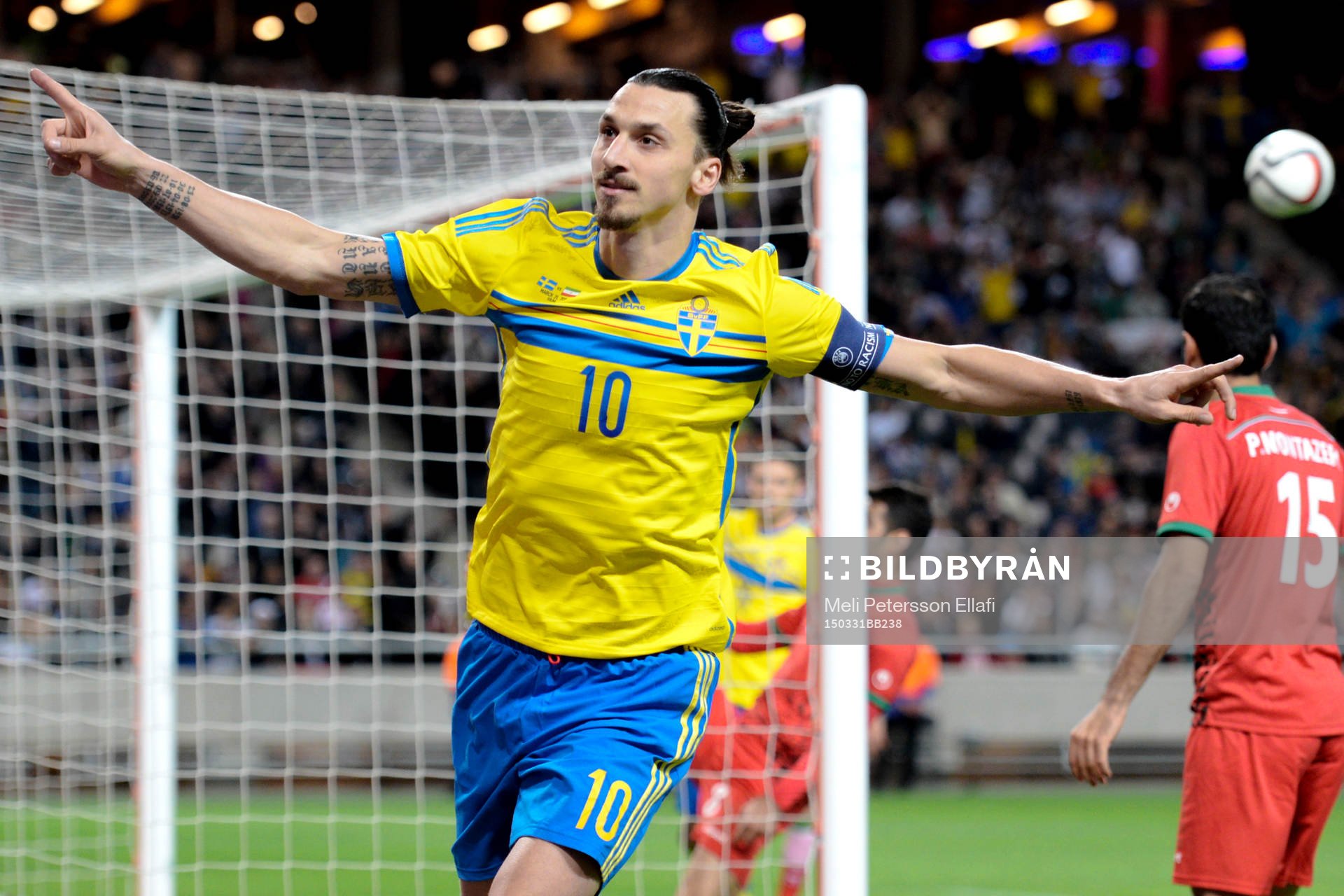 Sveriges Zlatan Ibrahimovic jublar