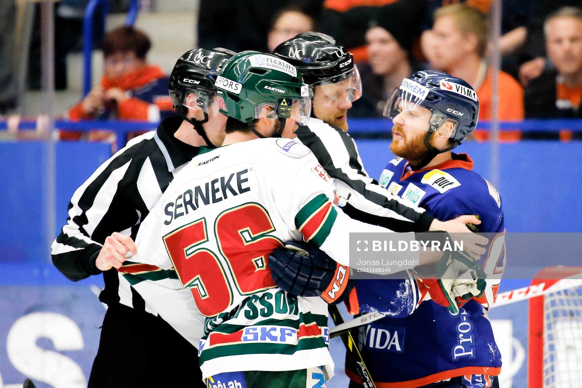 Gruff mellan Frölundas Erik Gustafsson och Växjös Liam