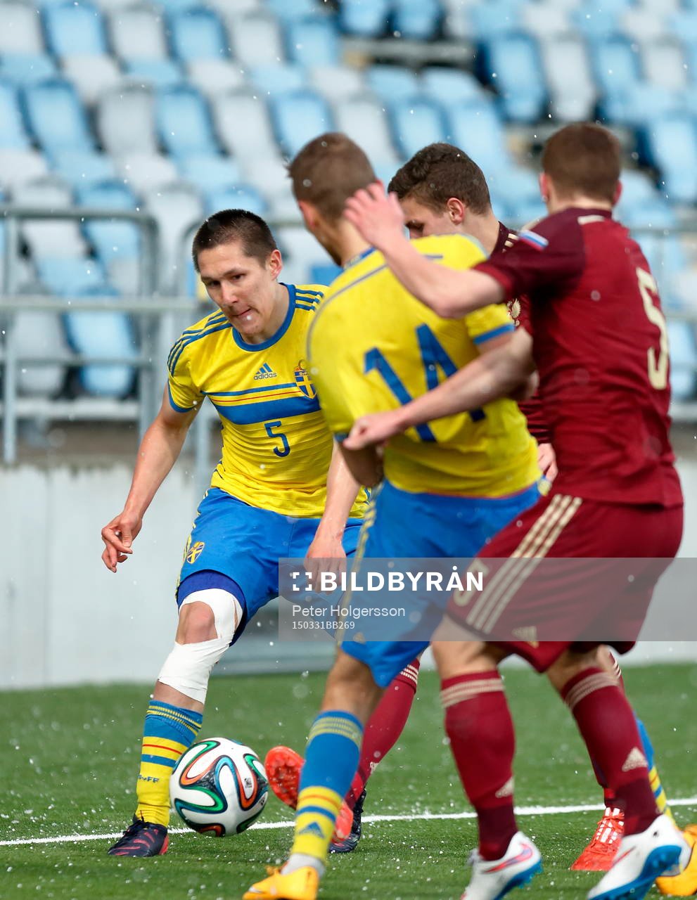 Sveriges Johan Ramhorn under fotbollsmatchen i EM-kvalet för P19 mellan Sverige och Ryssland den 31 mars 2015 i Norrköping.