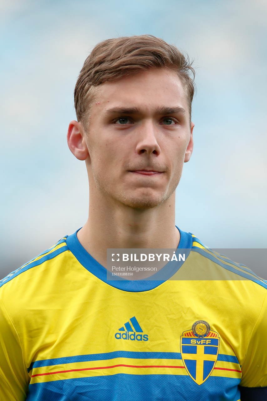 Sveriges Linus Wahlqvist under fotbollsmatchen i EM-kvalet för P19 mellan Sverige och Ryssland den 31 mars 2015 i Norrköping.