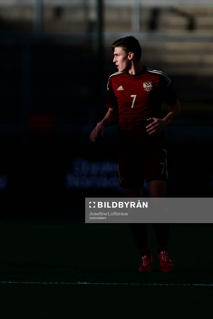Rysslands Aleksei Gasilin under fotbollsmatchen i EM-kvalet för P19 mellan Sverige och Ryssland den 31 mars 2015 i Norrköping.