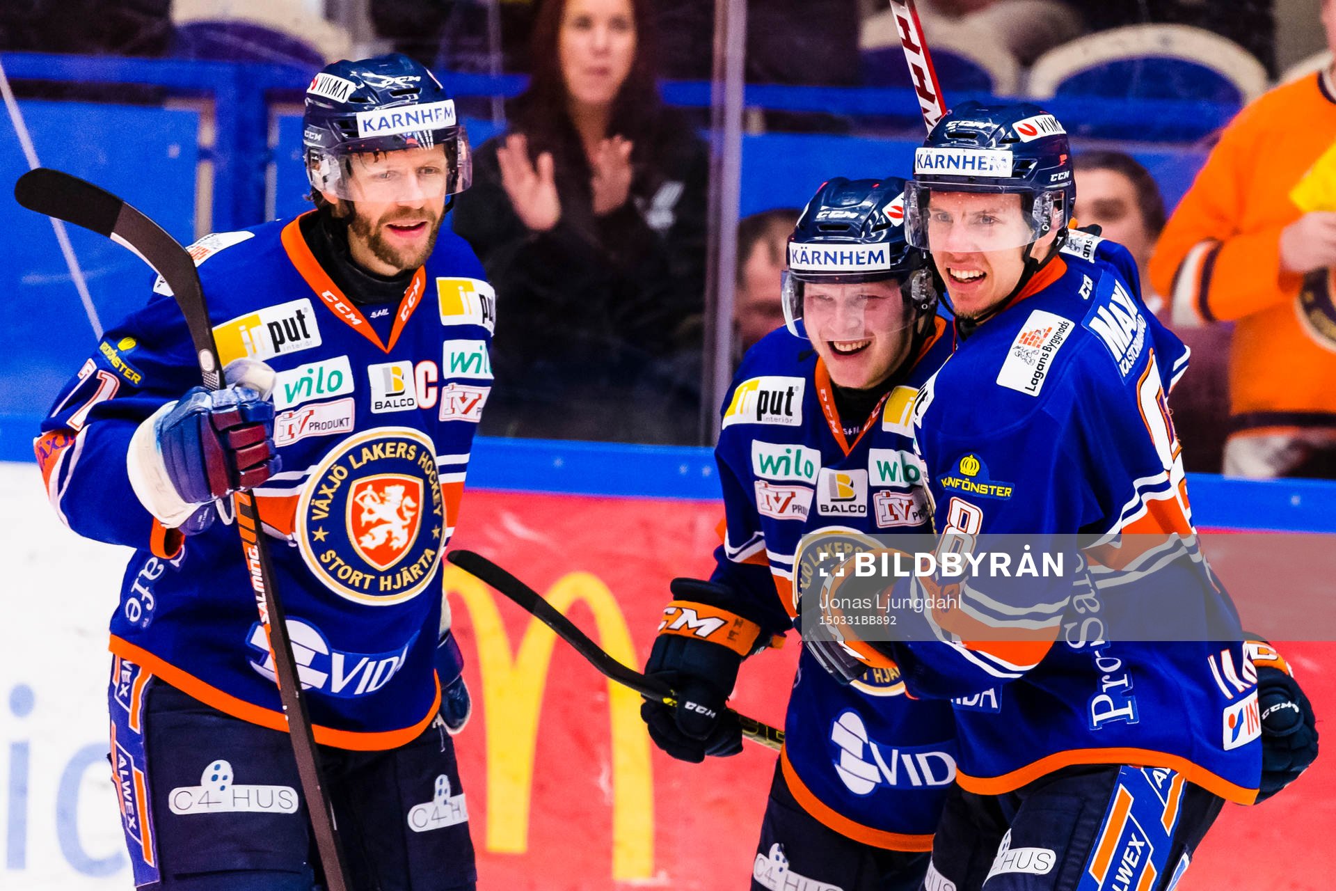 Växjös Tuomas Kiiskinen (mitten) avgör med mål 2-1 i