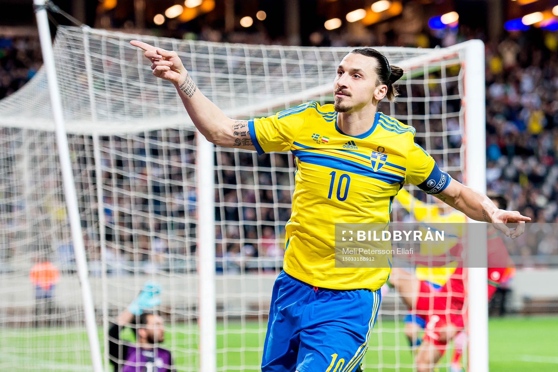 Sveriges Zlatan Ibrahimovic jublar