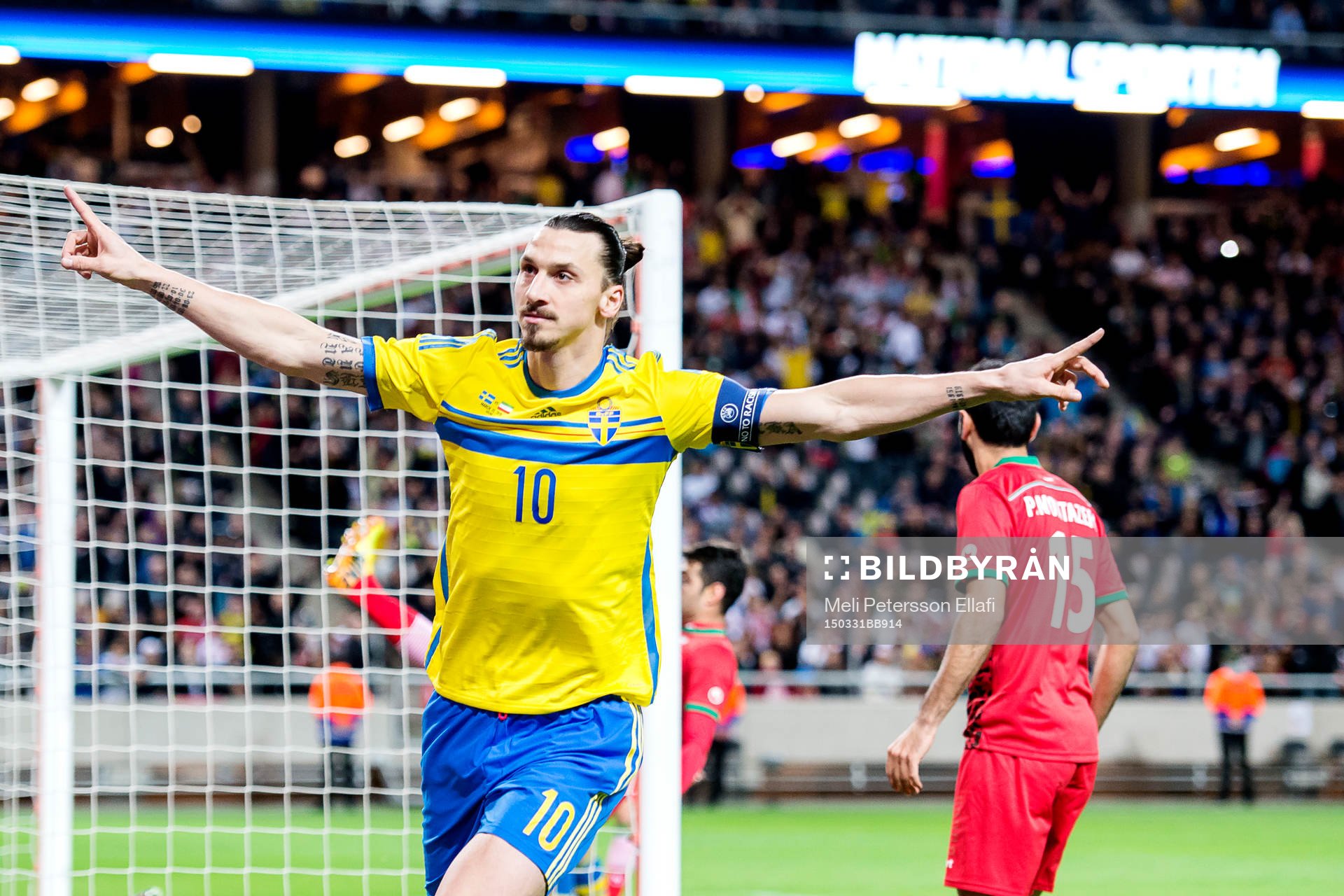 Sveriges Zlatan Ibrahimovic jublar