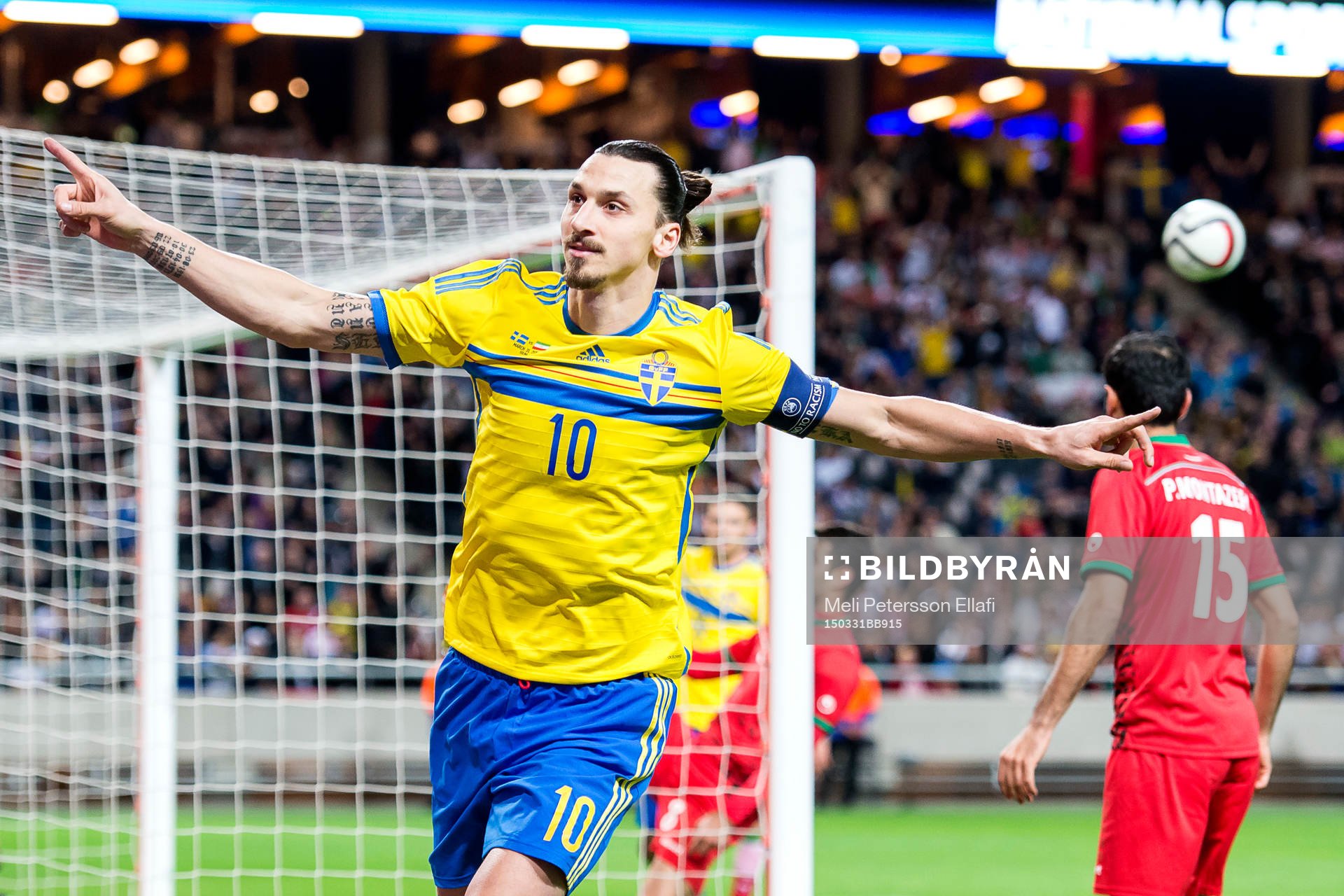 Sveriges Zlatan Ibrahimovic jublar