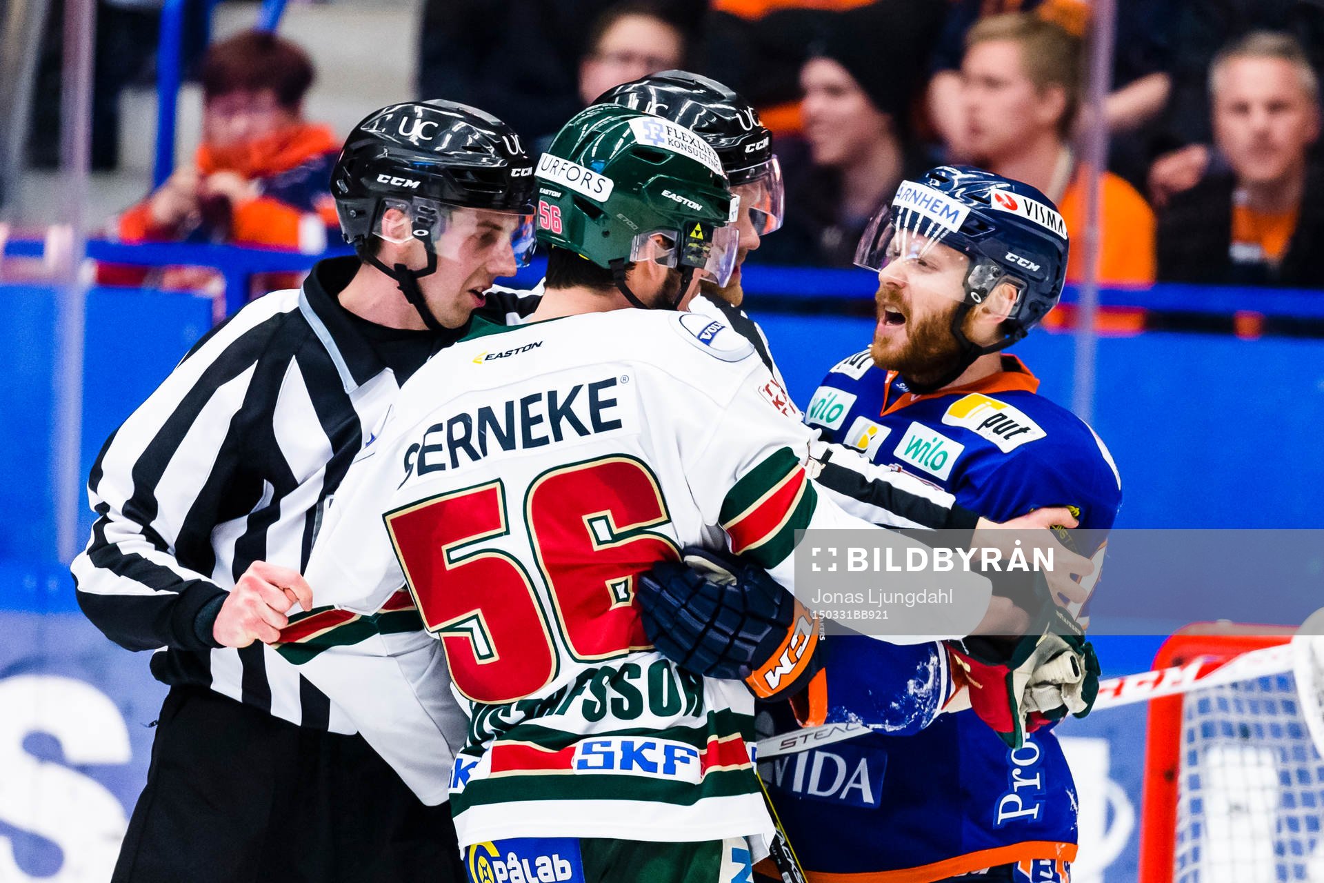 Gruff mellan Frölundas Erik Gustafsson och Växjös Liam