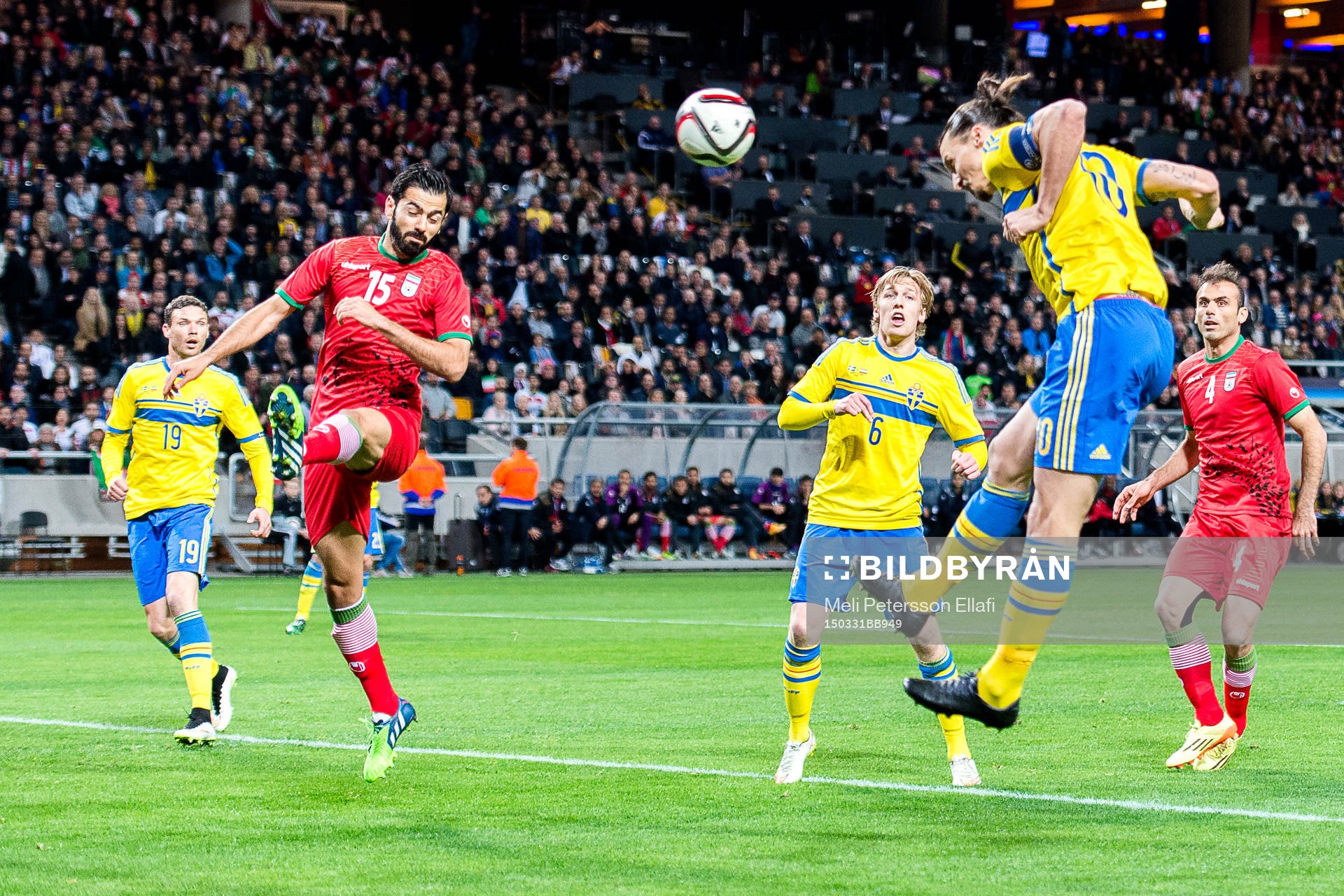 Sveriges Zlatan Ibrahimovic nickar in 1-0