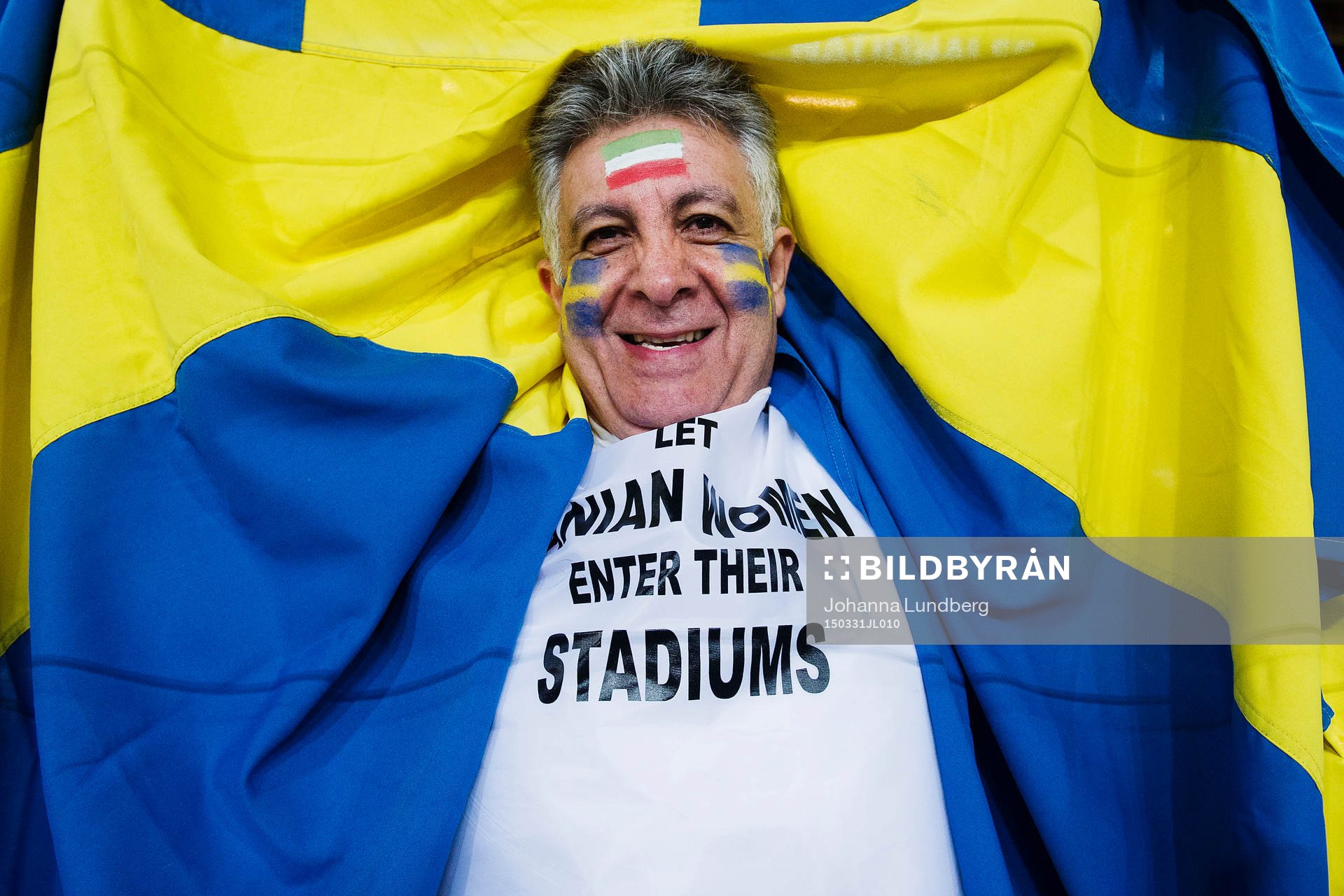 Iranska supportrar jublar