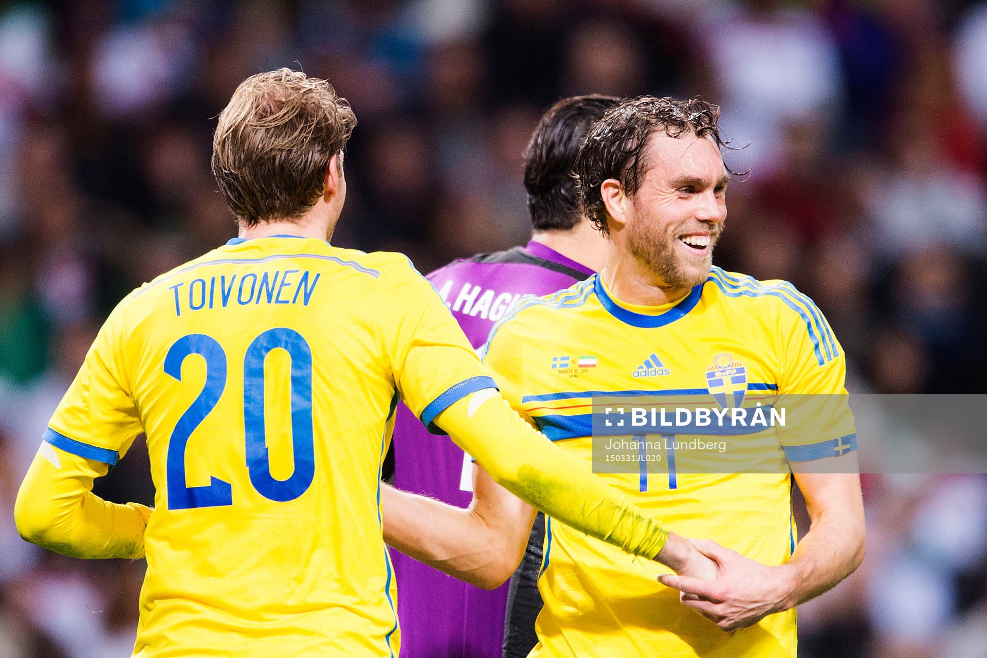 Sveriges Ola Toivonen och Johan Elmander jublar