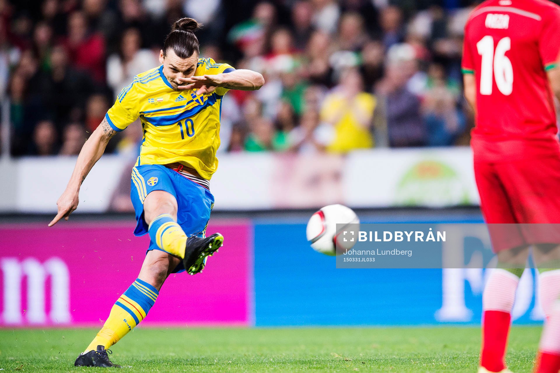 Sveriges Zlatan Ibrahimovic tar en frispark
