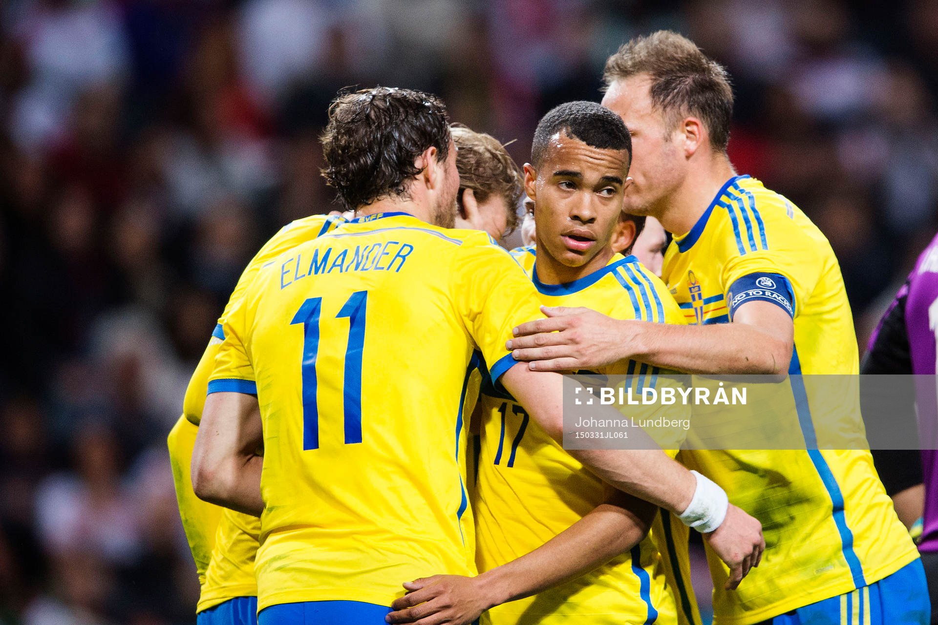 Sveriges Robin Quaison (m) jublar