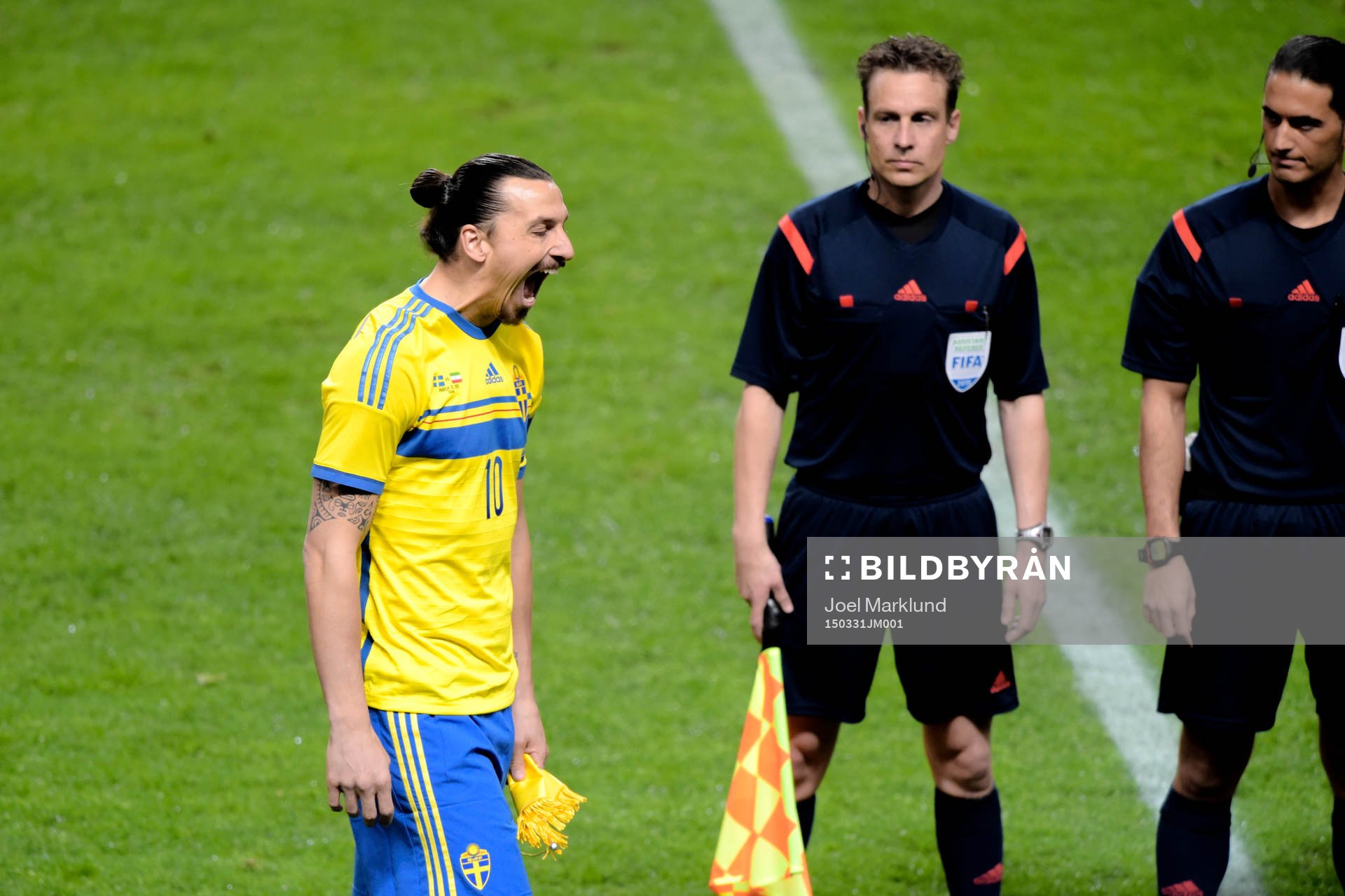 Sveriges Zlatan Ibrahimovic grimaserar innan