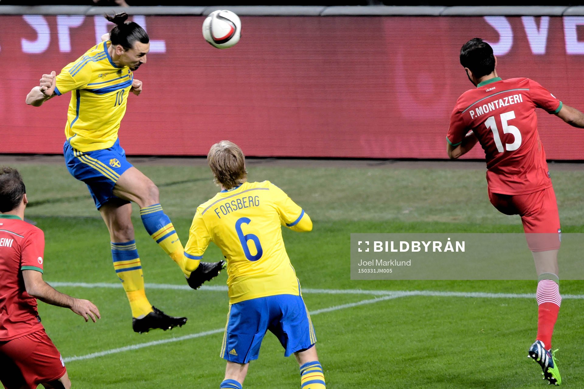 Sveriges Zlatan Ibrahimovic nickar in 1-0