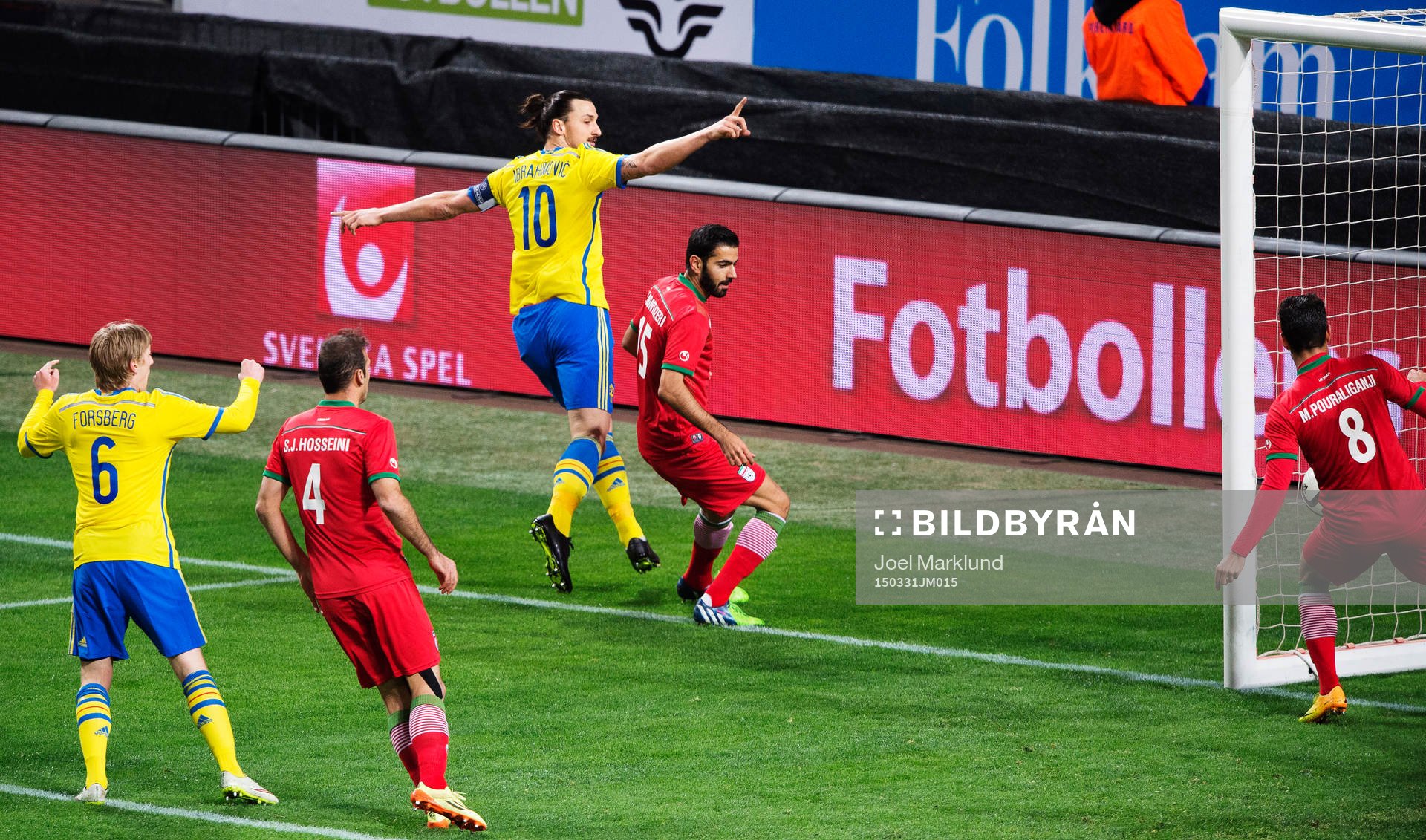 Sveriges Zlatan Ibrahimovic jublar