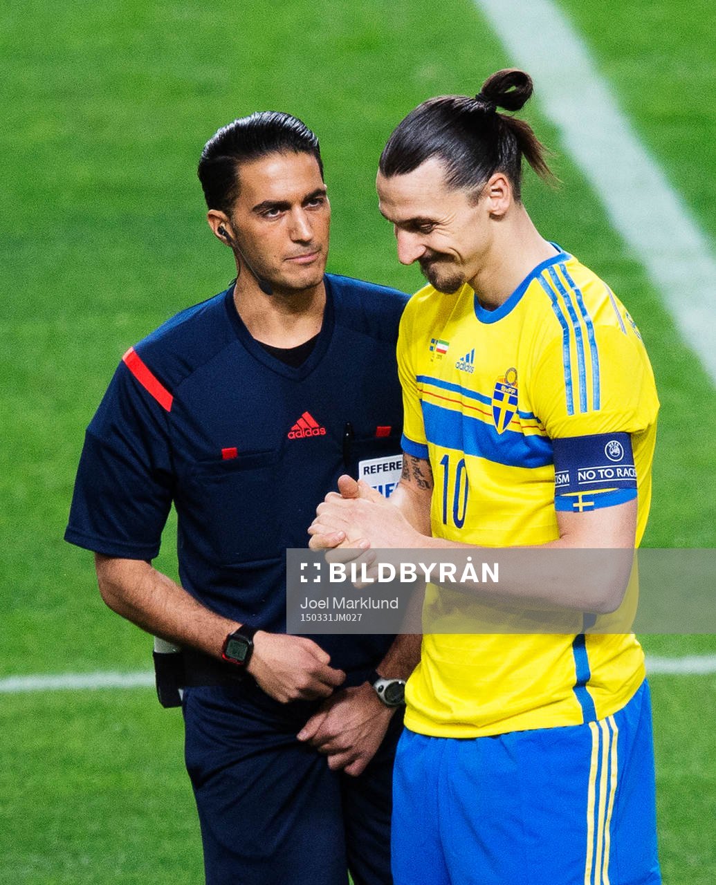 Domare Serdar Gözübüyük och Sveriges Zlatan Ibrahimovic