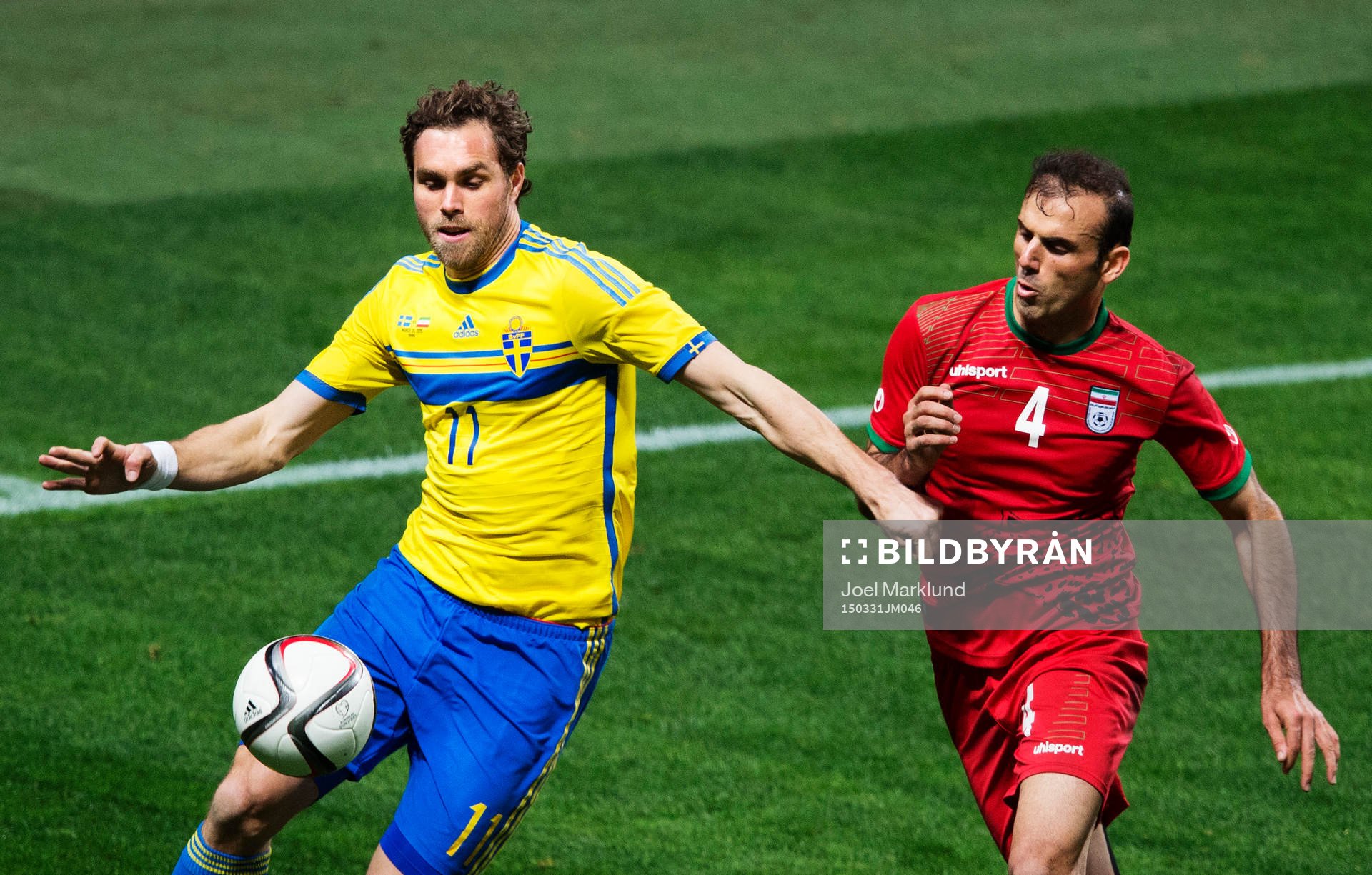 Sveriges Johan Elmander och Irans Jalal Hosseini